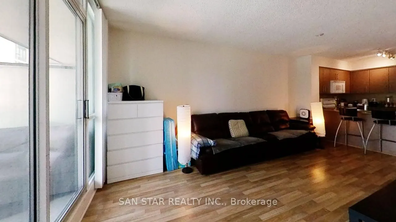 12 Yonge Street, #1811