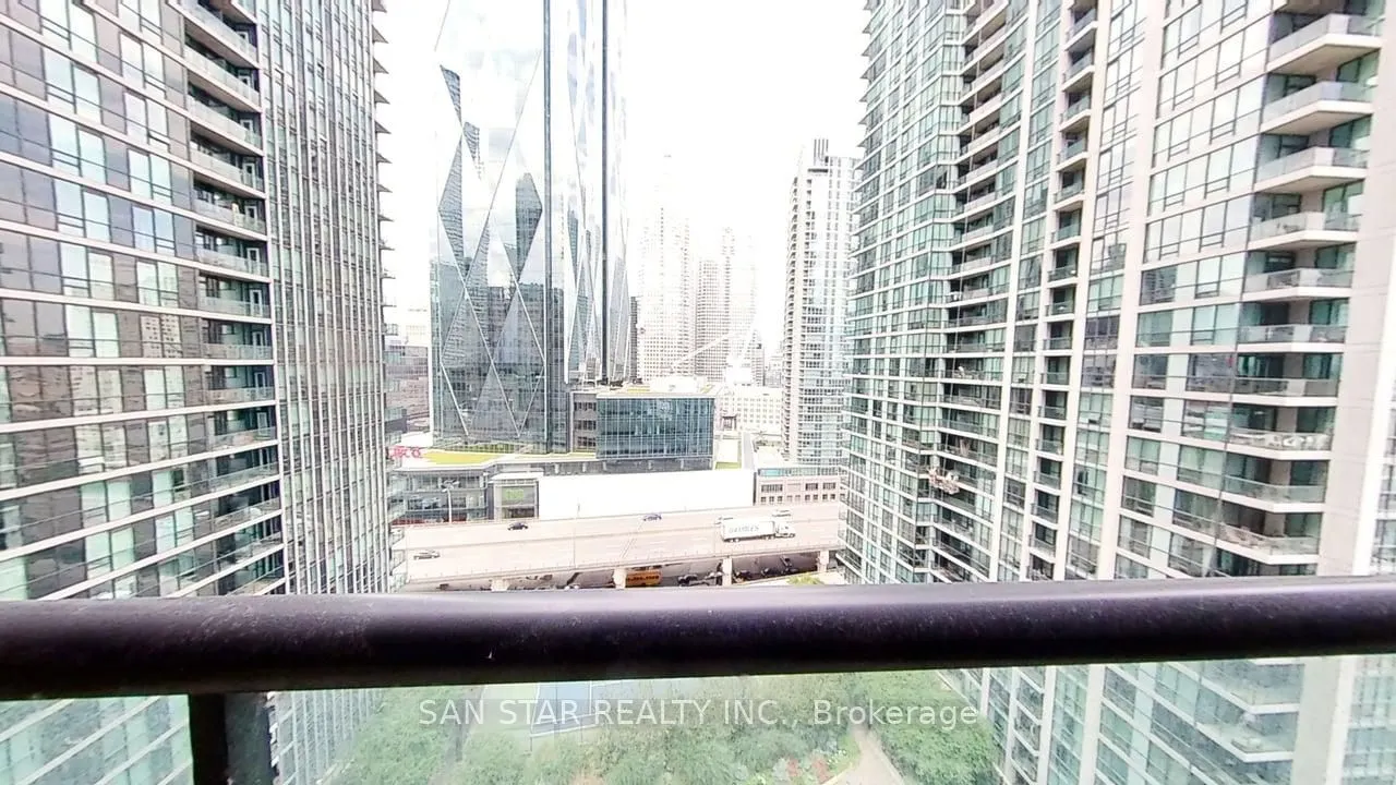 12 Yonge Street, #1811
