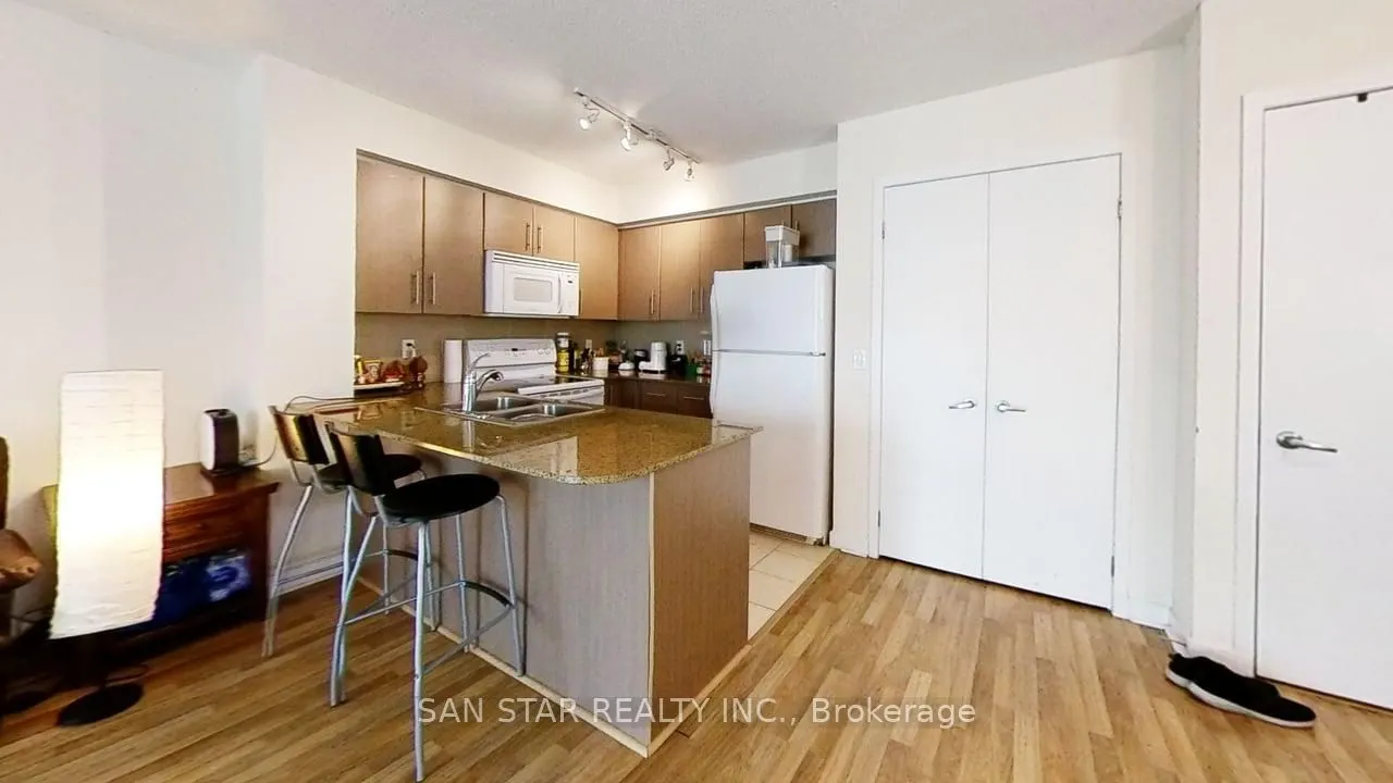 12 Yonge Street, #1811