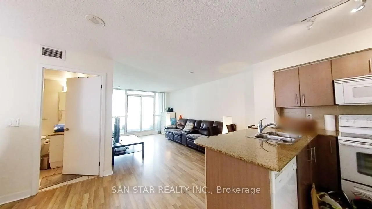 12 Yonge Street, #1811
