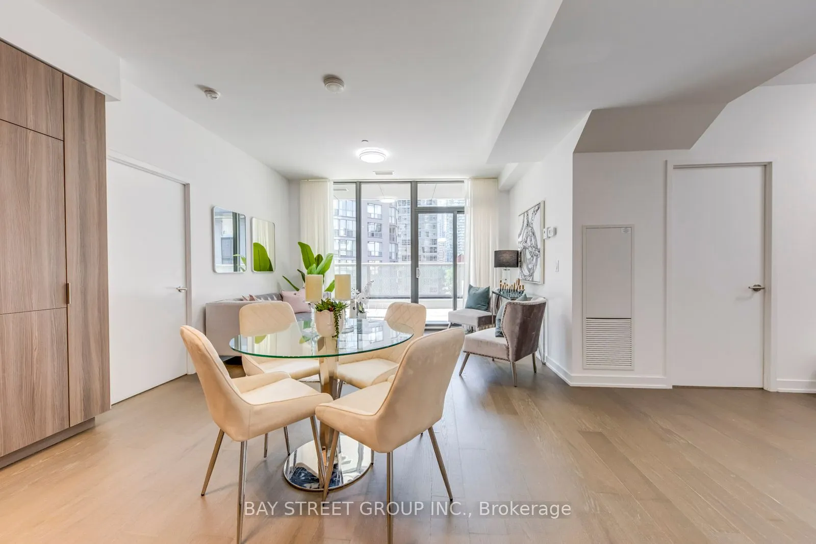 11 Wellesley Street W, #405