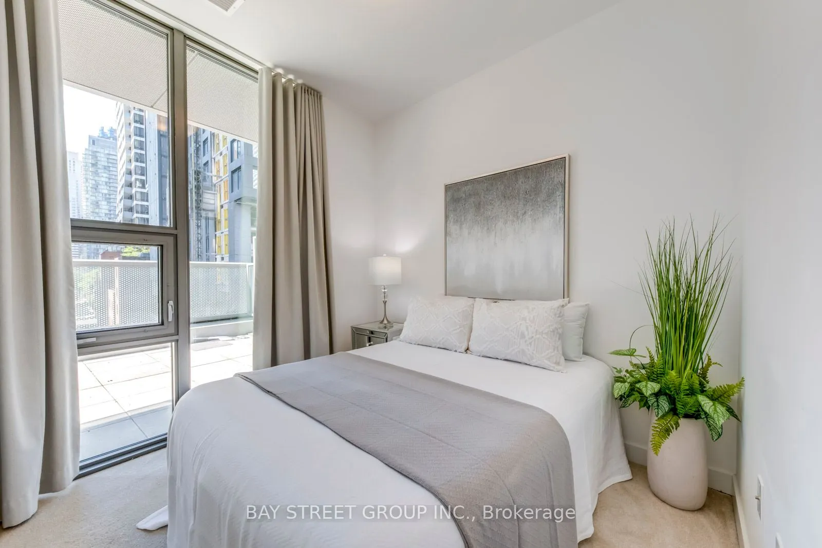 11 Wellesley Street W, #405