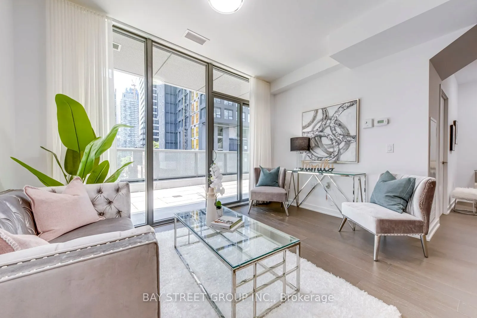 11 Wellesley Street W, #405
