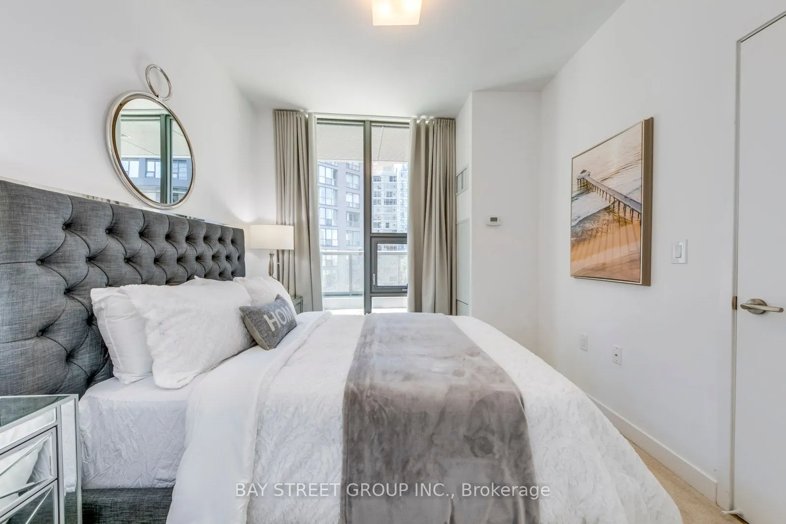 11 Wellesley Street W, #405