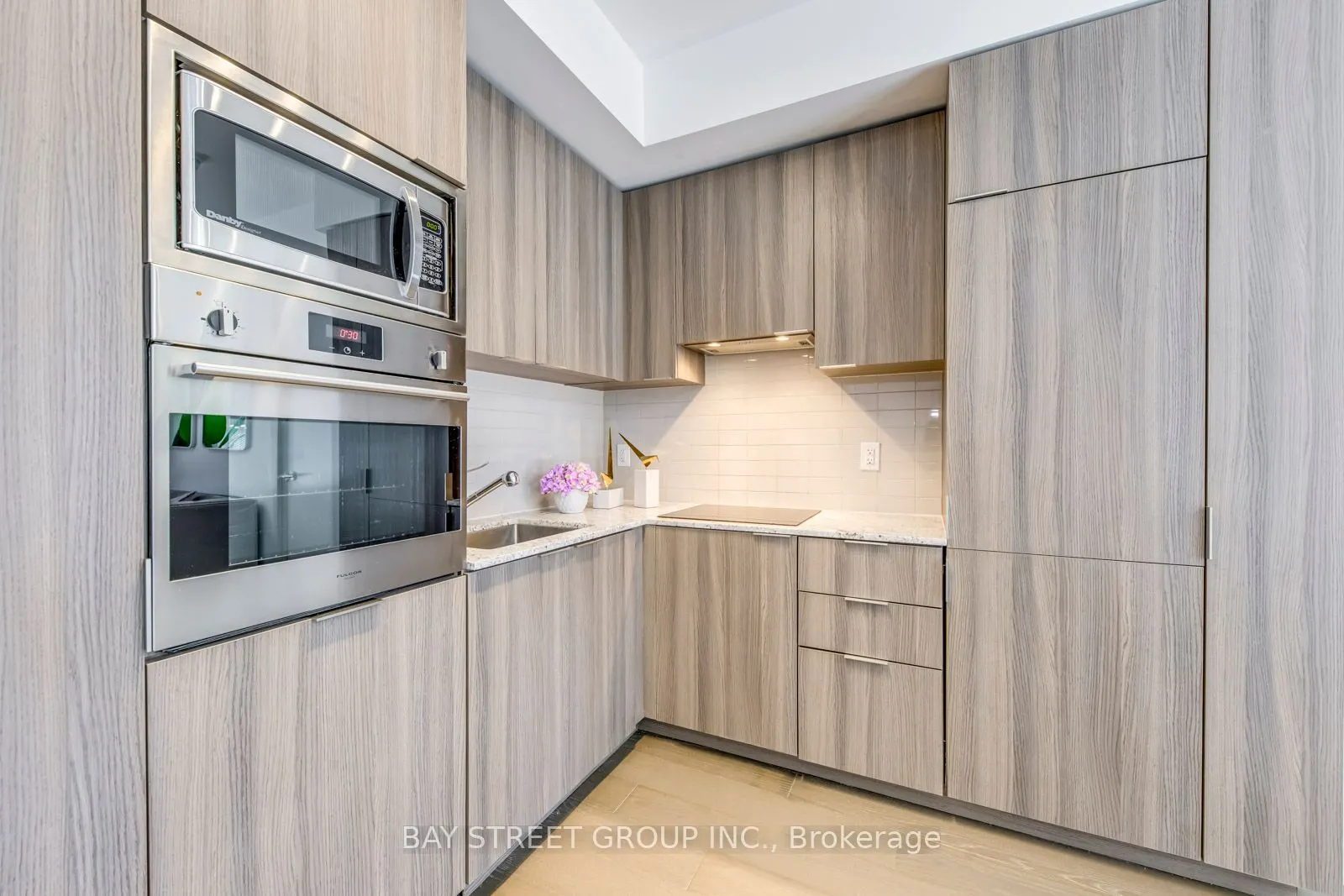 11 Wellesley Street W, #405