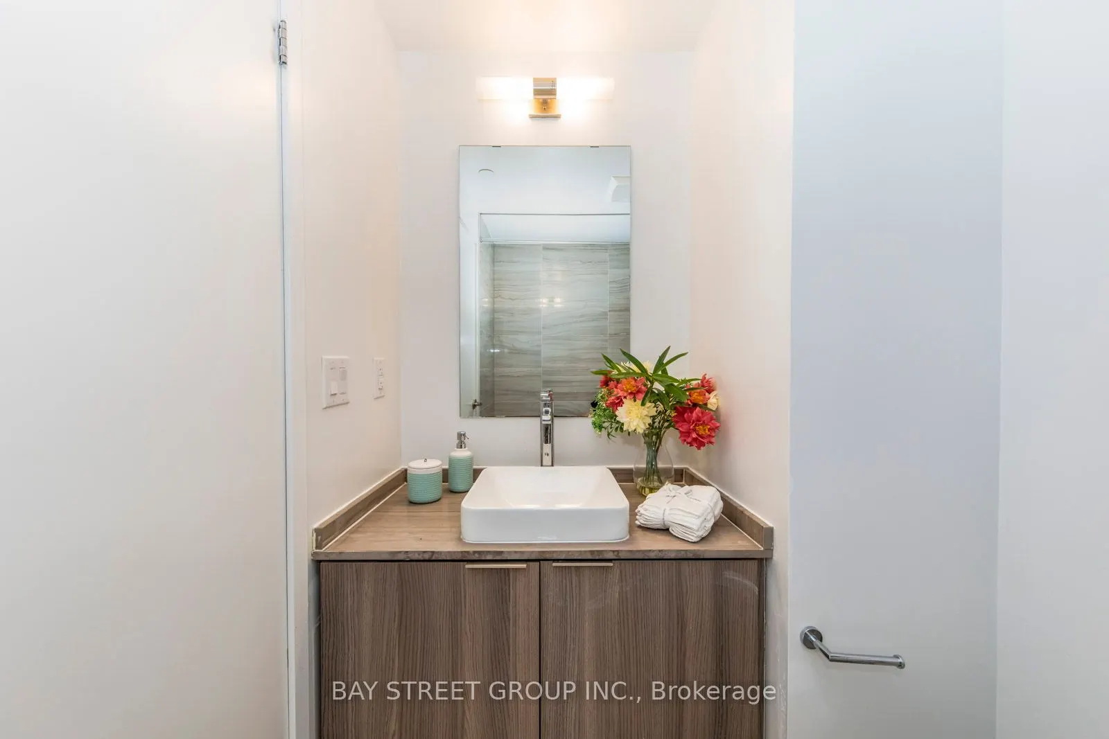 11 Wellesley Street W, #405