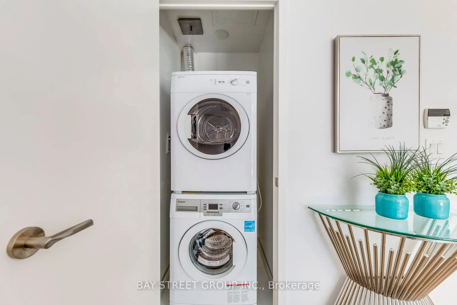 11 Wellesley Street W, #405