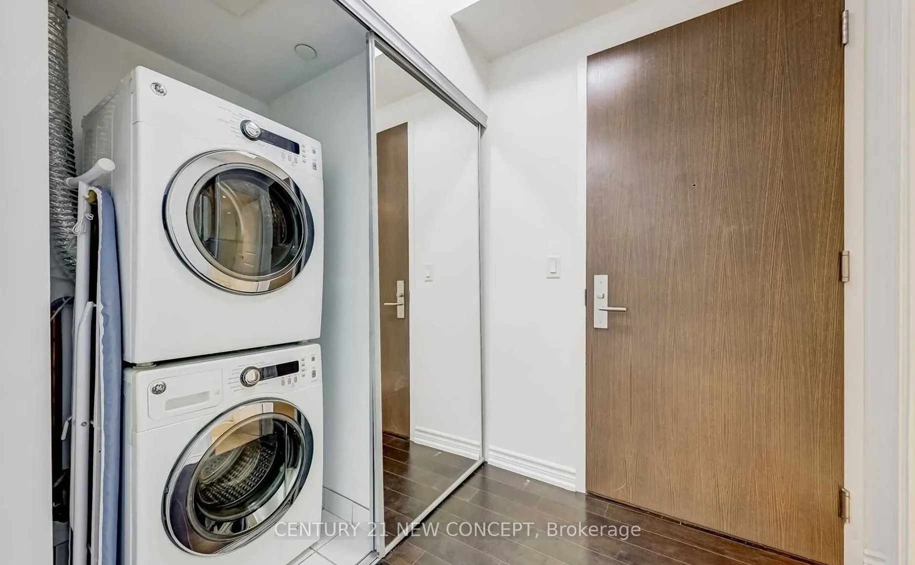 386 Yonge Street, #4201