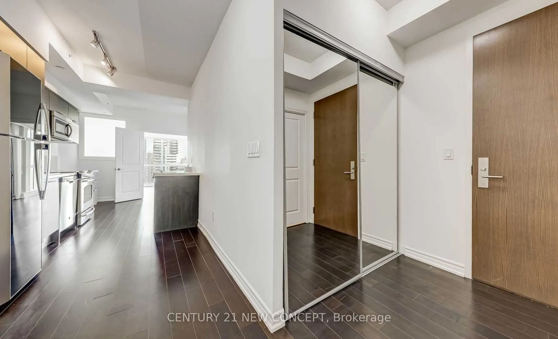 386 Yonge Street, #4201