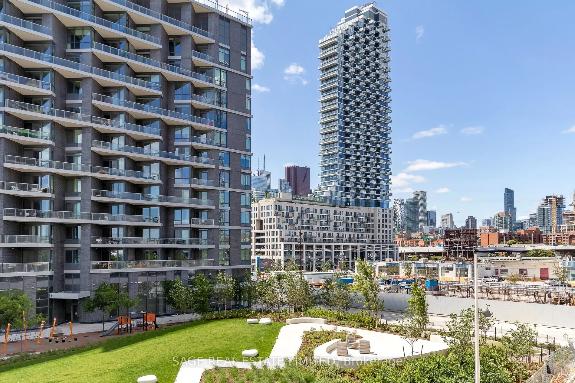 118 Merchants' Wharf, #205