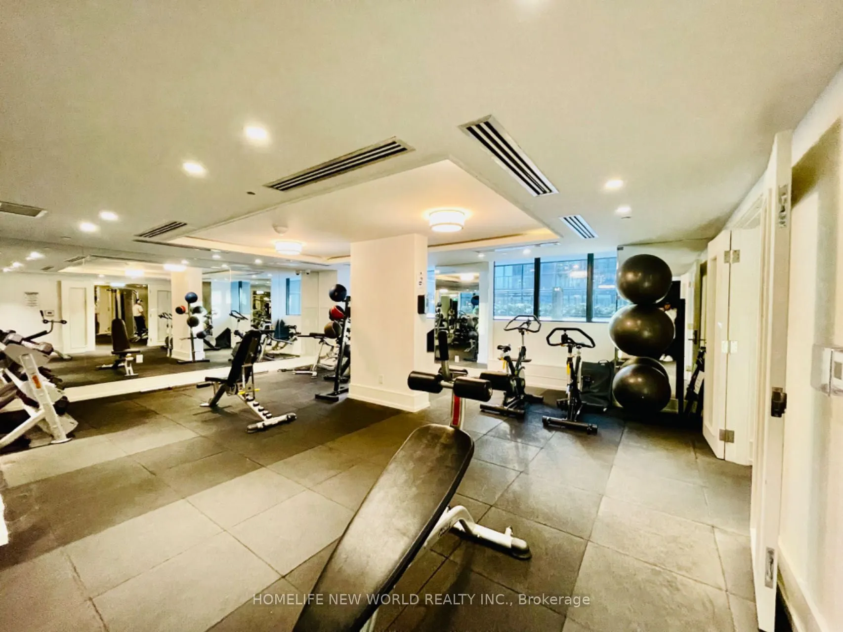 955 Bay Street, #814