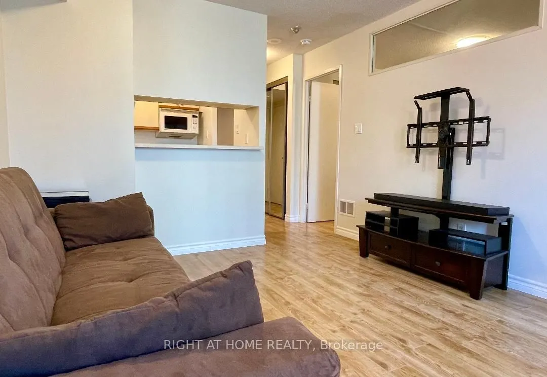 633 Bay Street, #1702