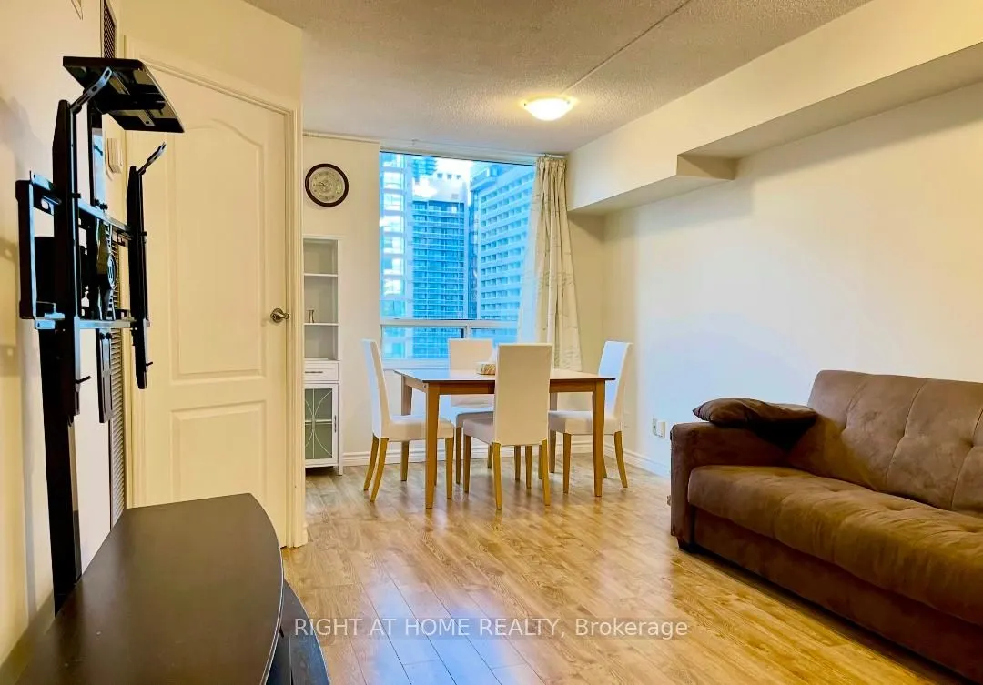 633 Bay Street, #1702