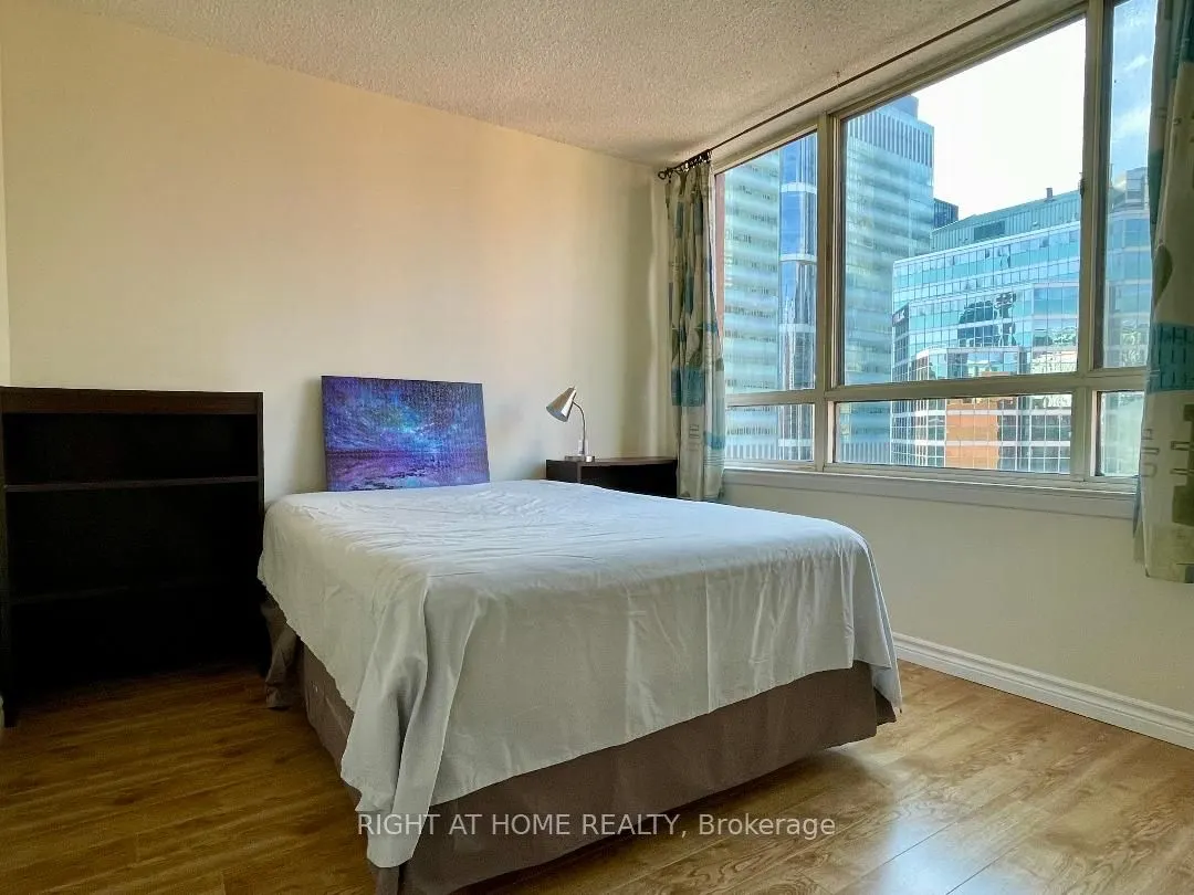 633 Bay Street, #1702