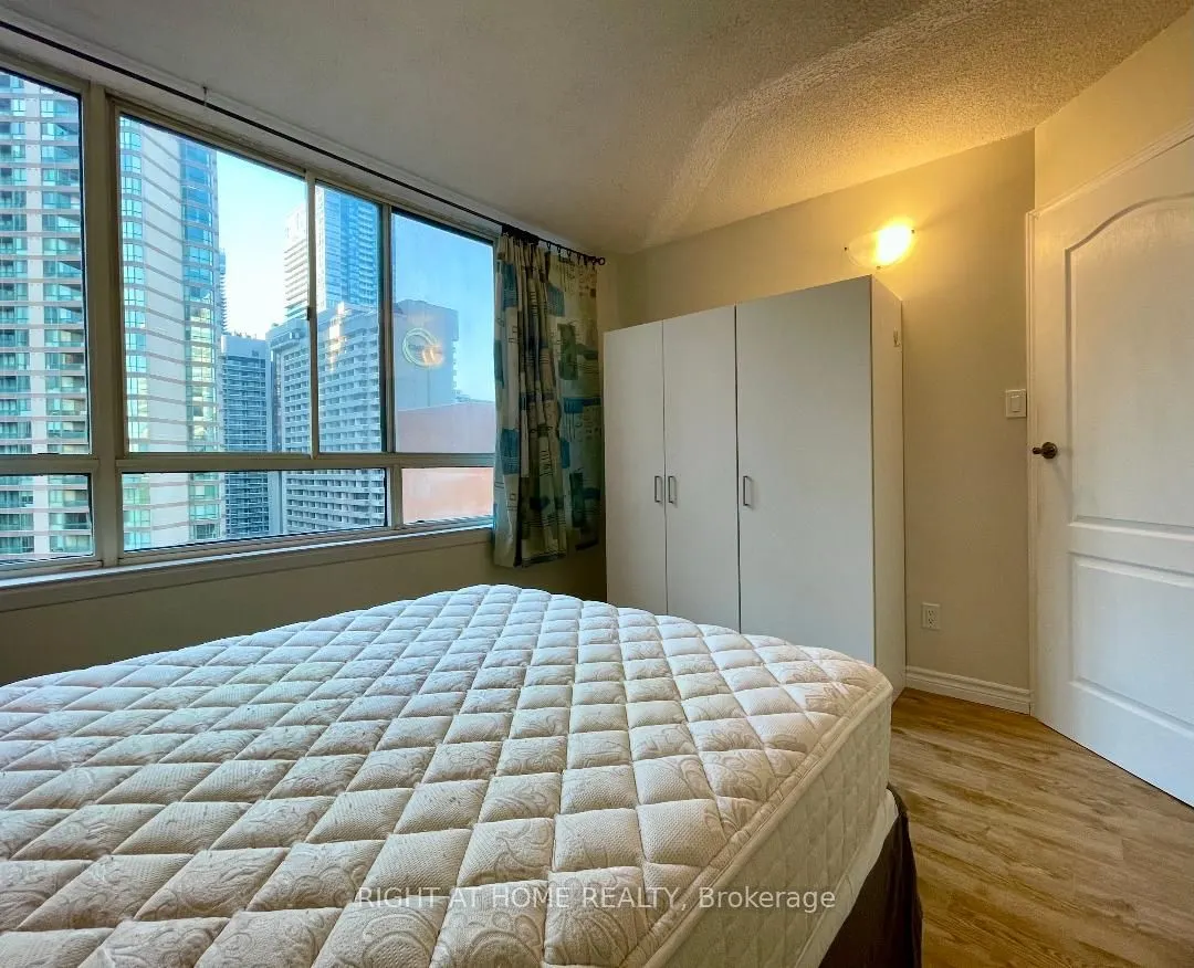633 Bay Street, #1702