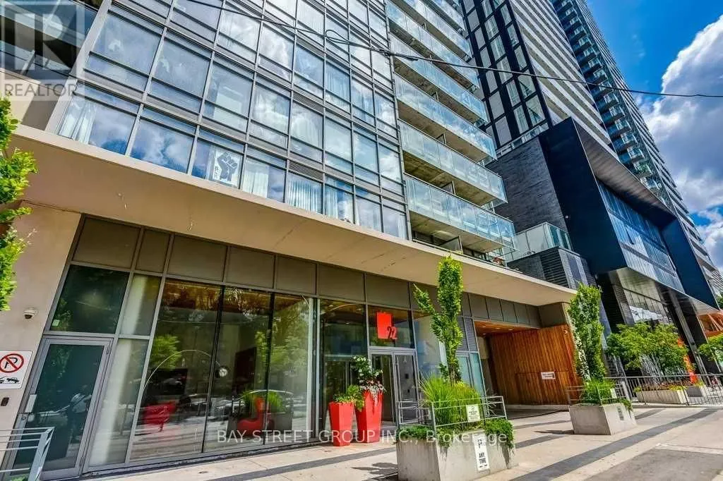 22 Wellesley Street E, #1602