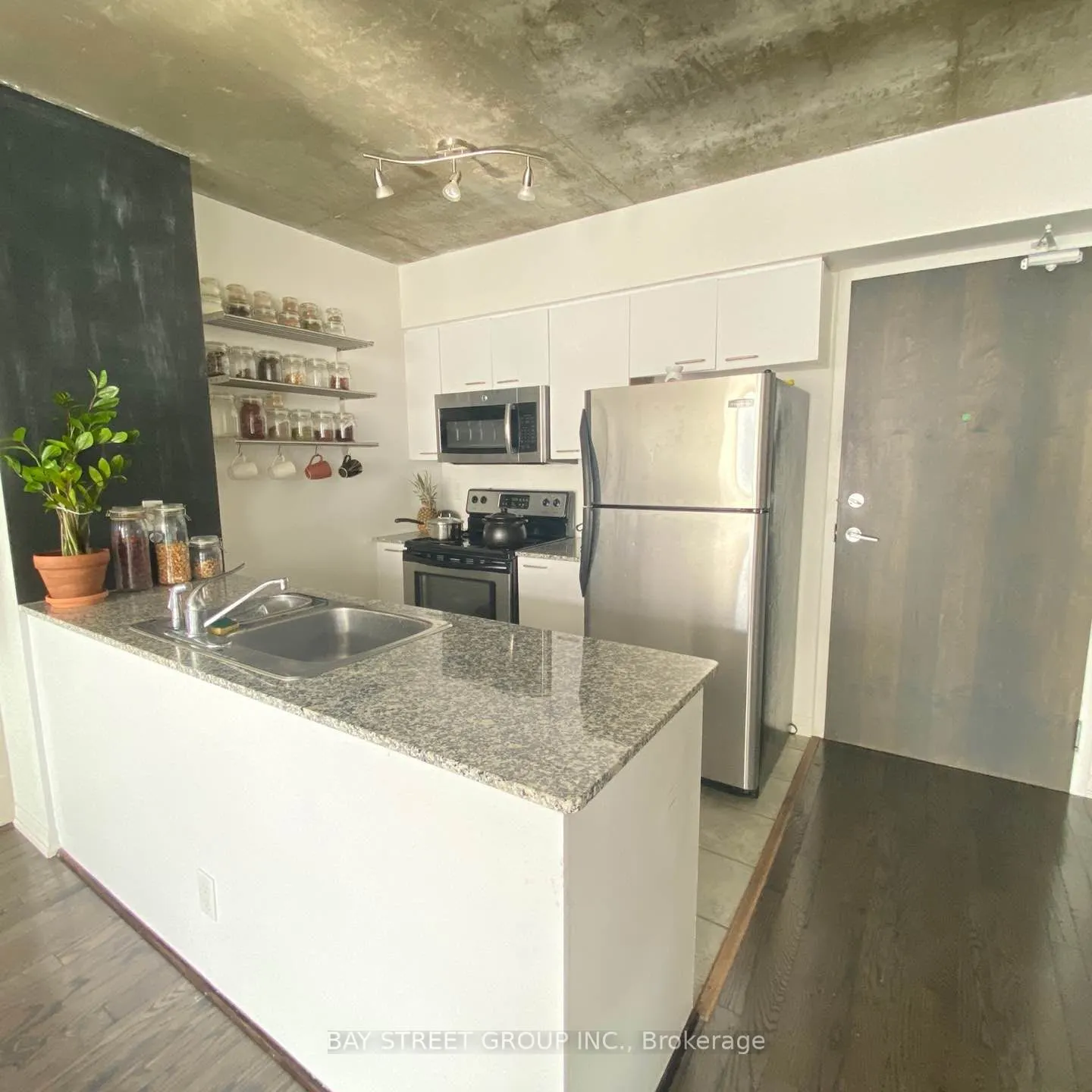 22 Wellesley Street E, #1602