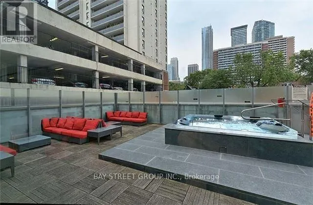 22 Wellesley Street E, #1602