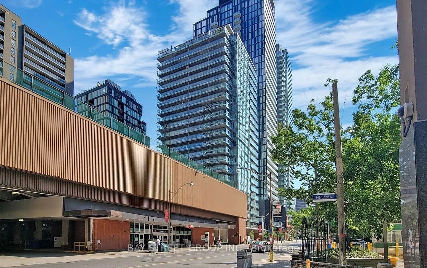 22 Wellesley Street E, #1602