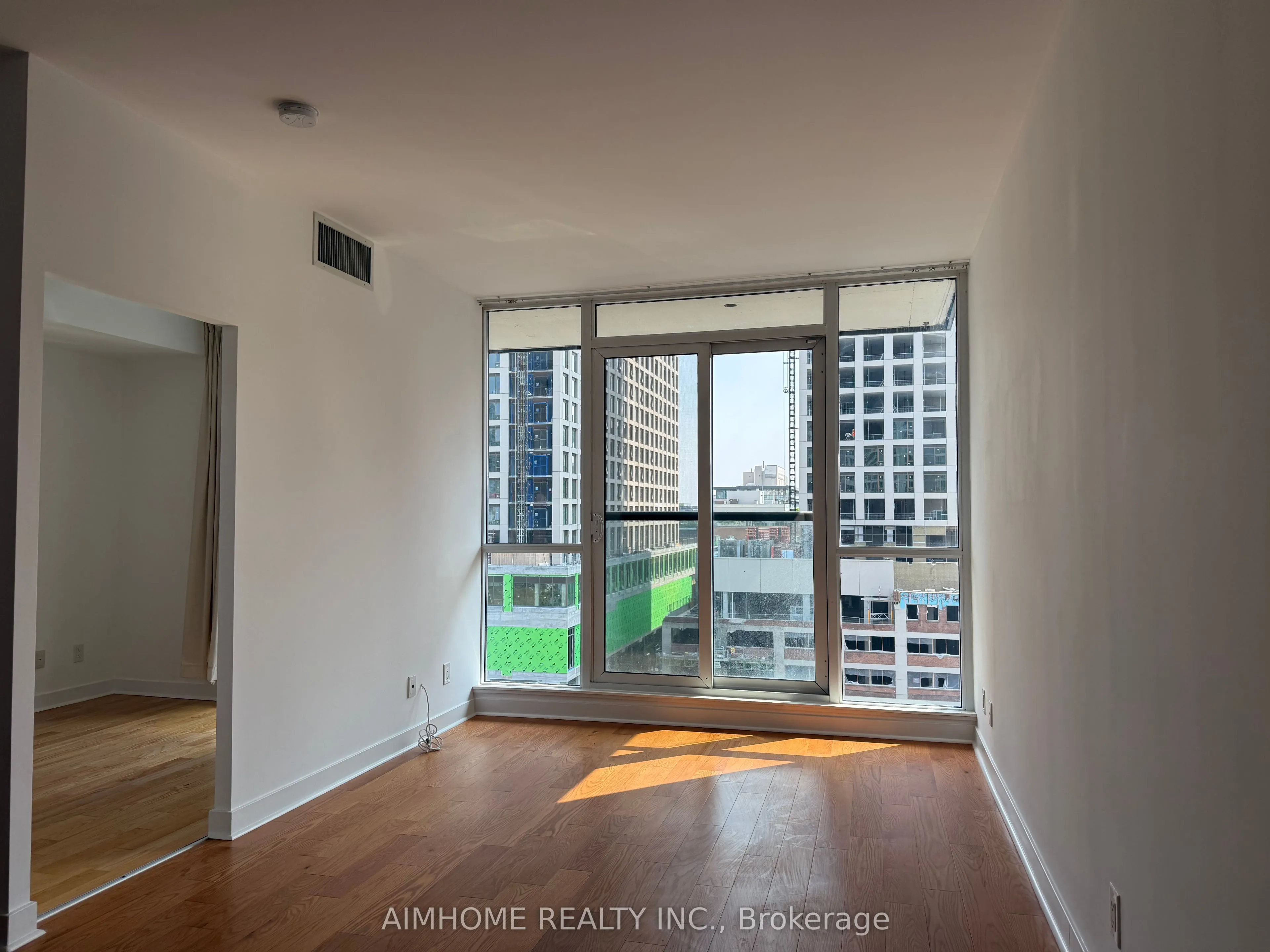 320 Richmond Street E, #921