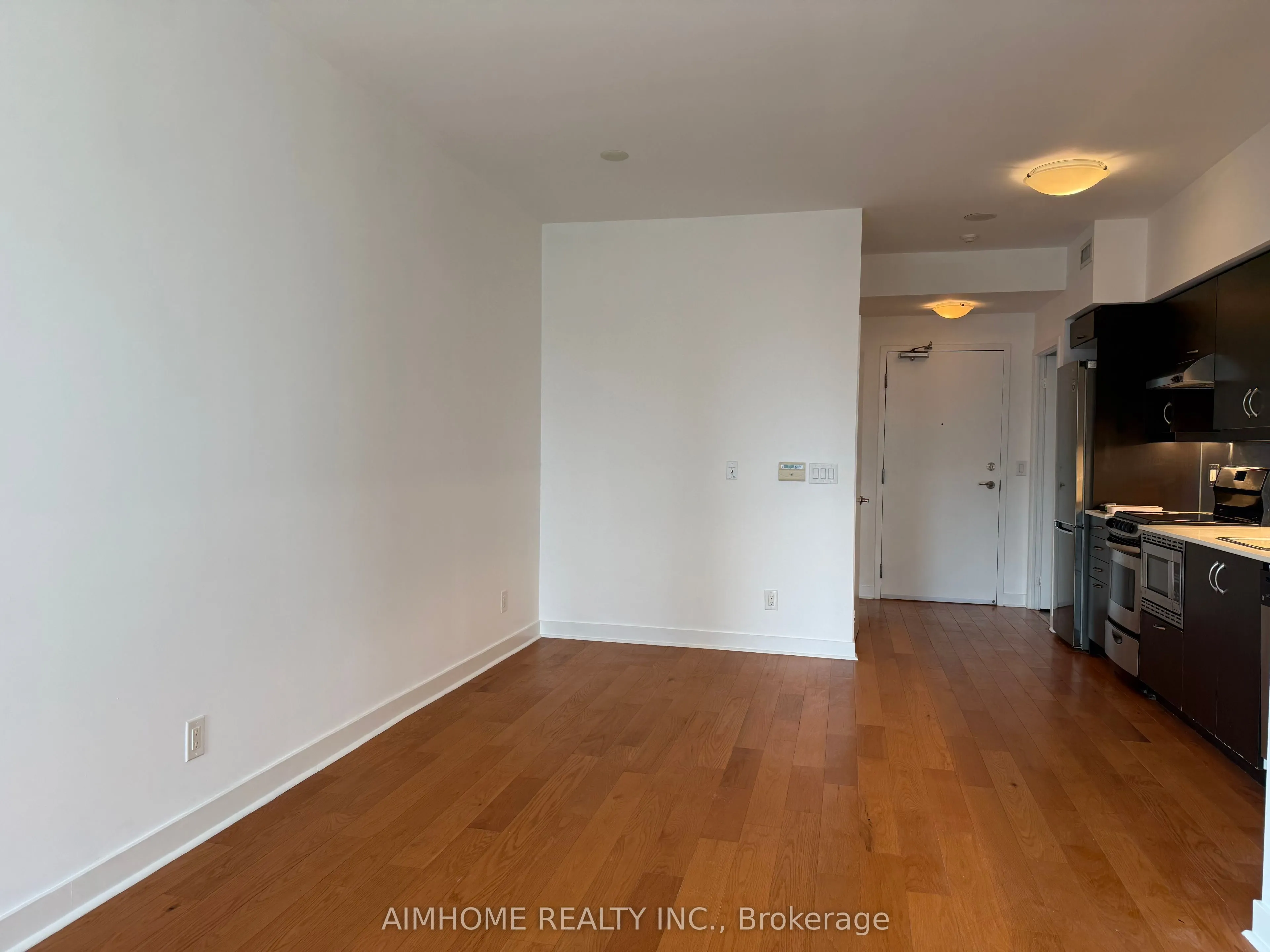 320 Richmond Street E, #921