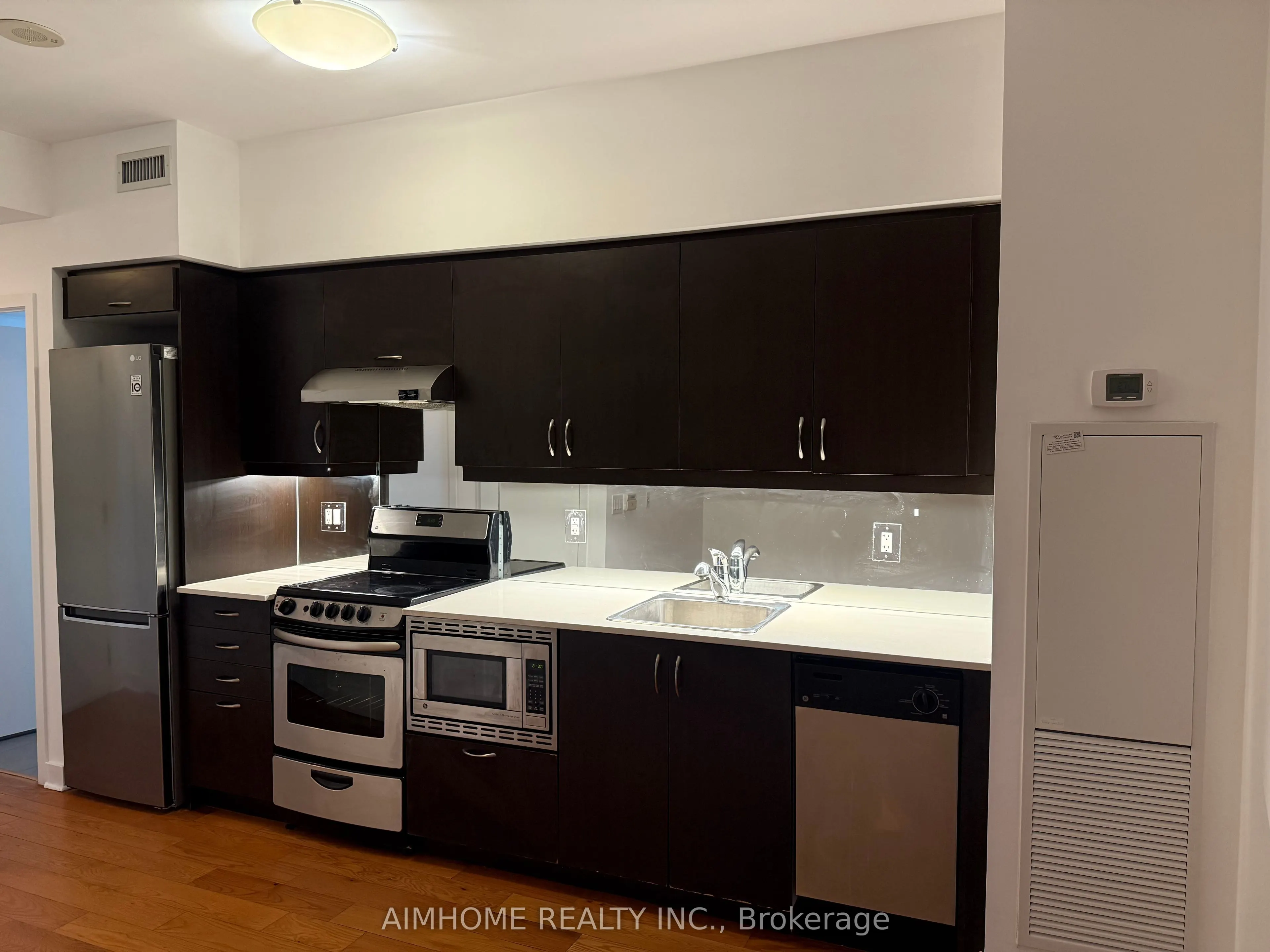 320 Richmond Street E, #921