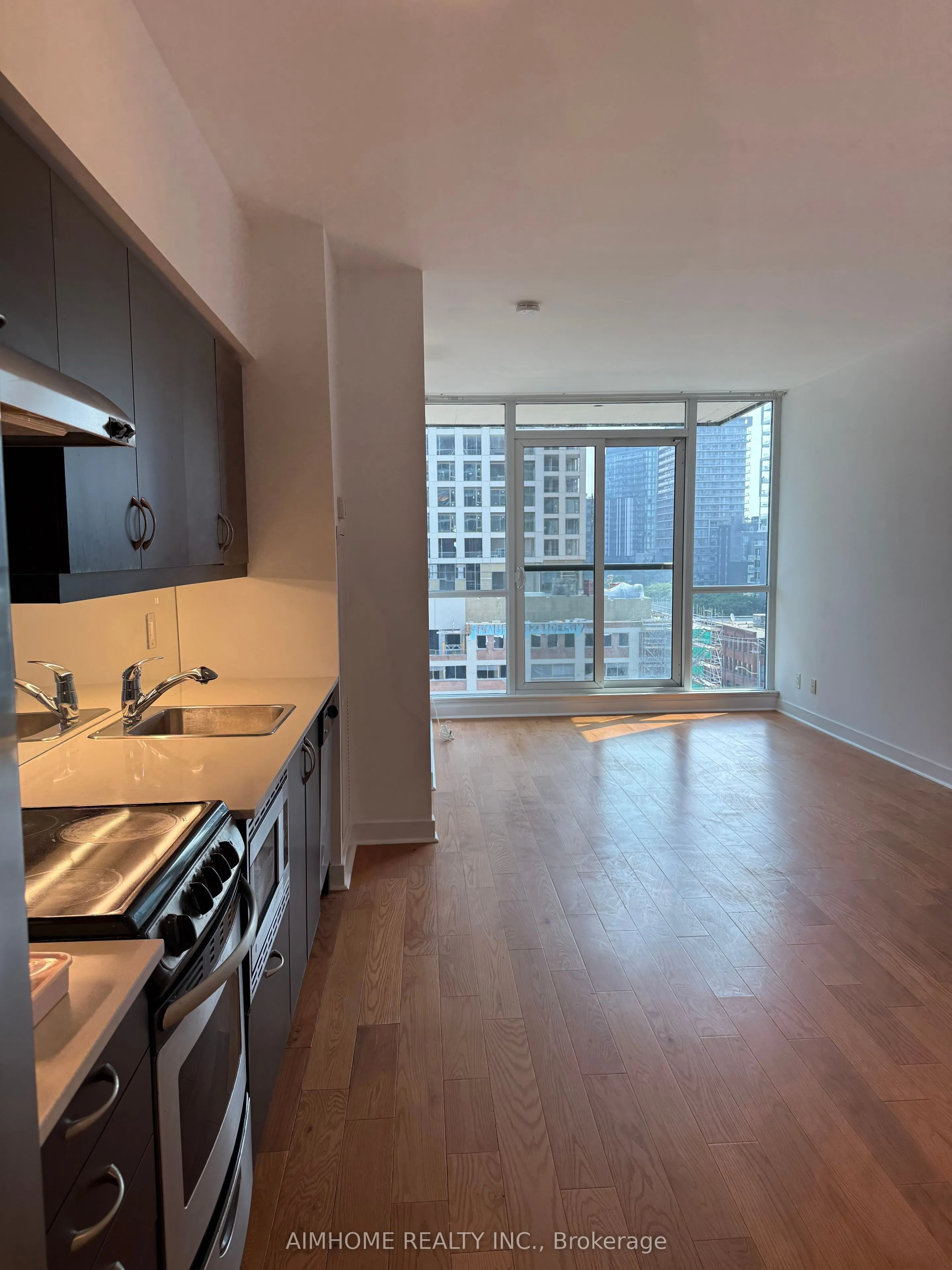 320 Richmond Street E, #921