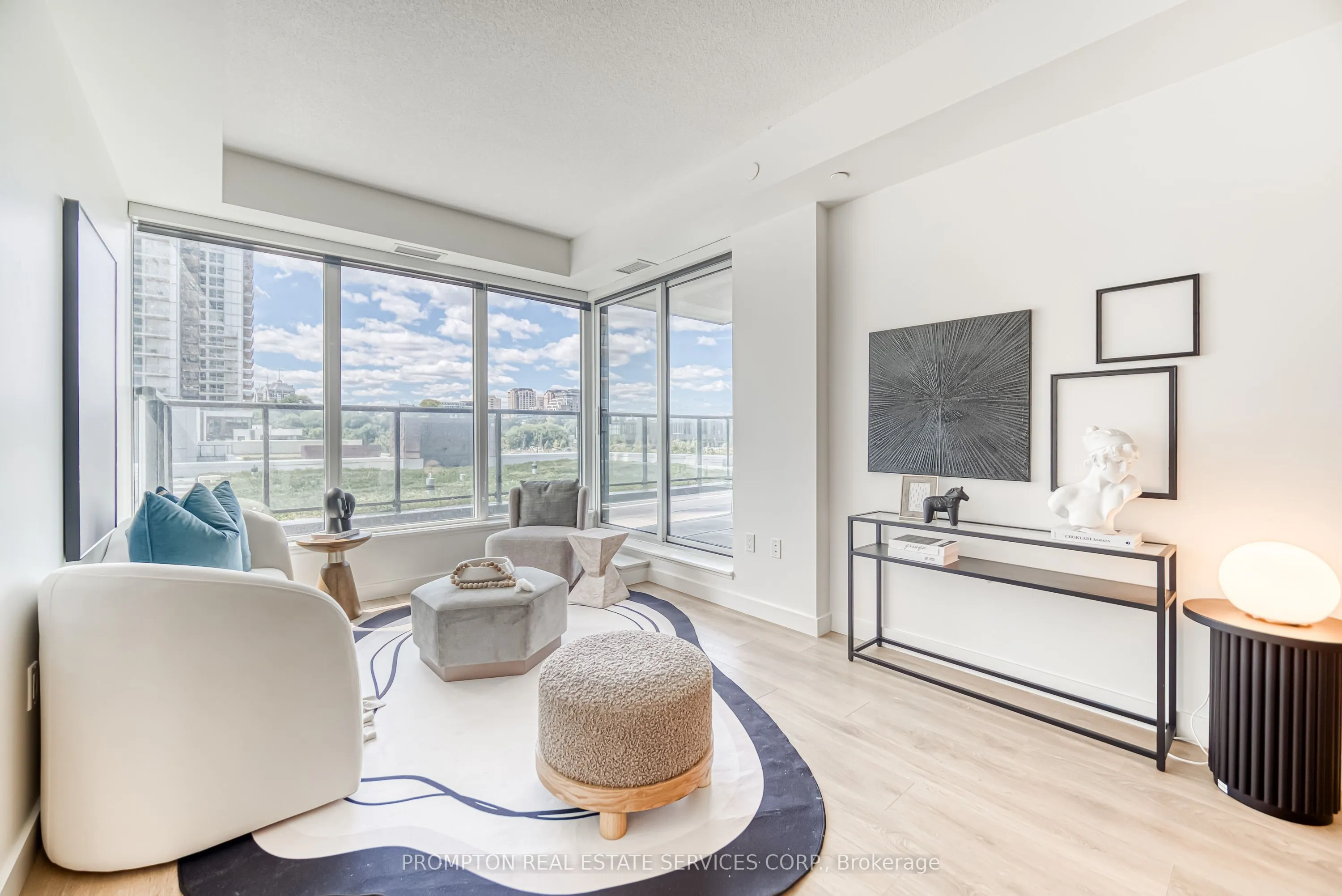 95 Mcmahon Drive, #609