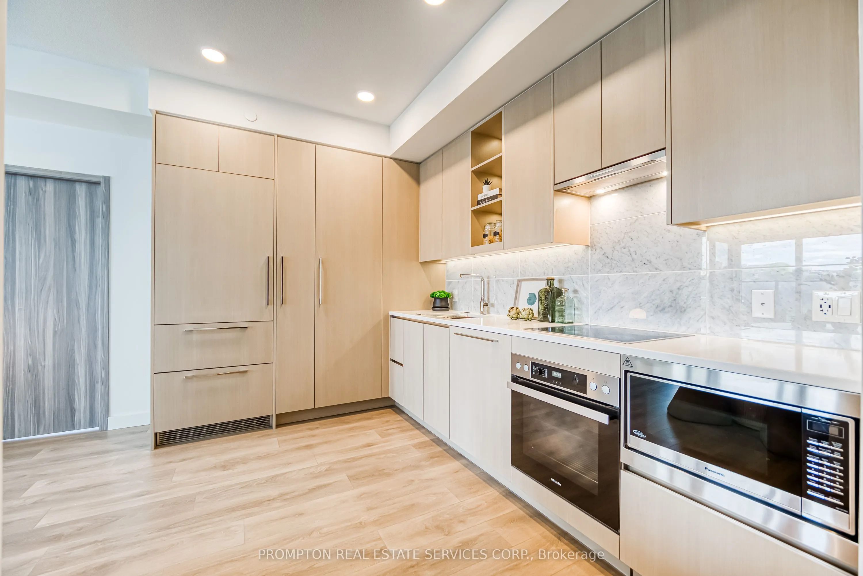 95 Mcmahon Drive, #609