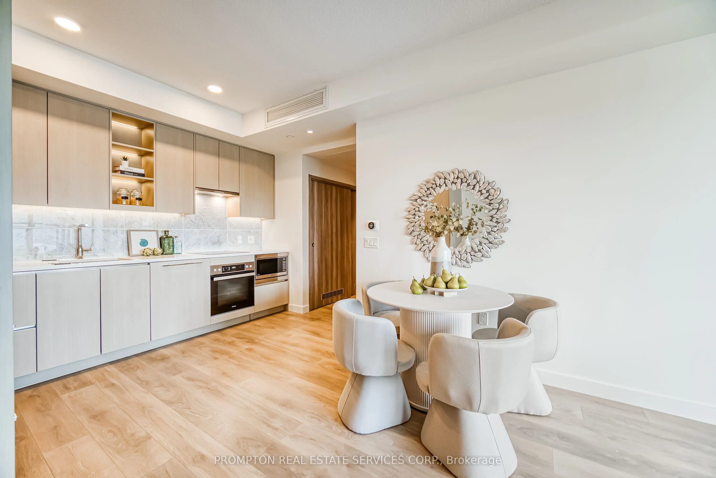 95 Mcmahon Drive, #609