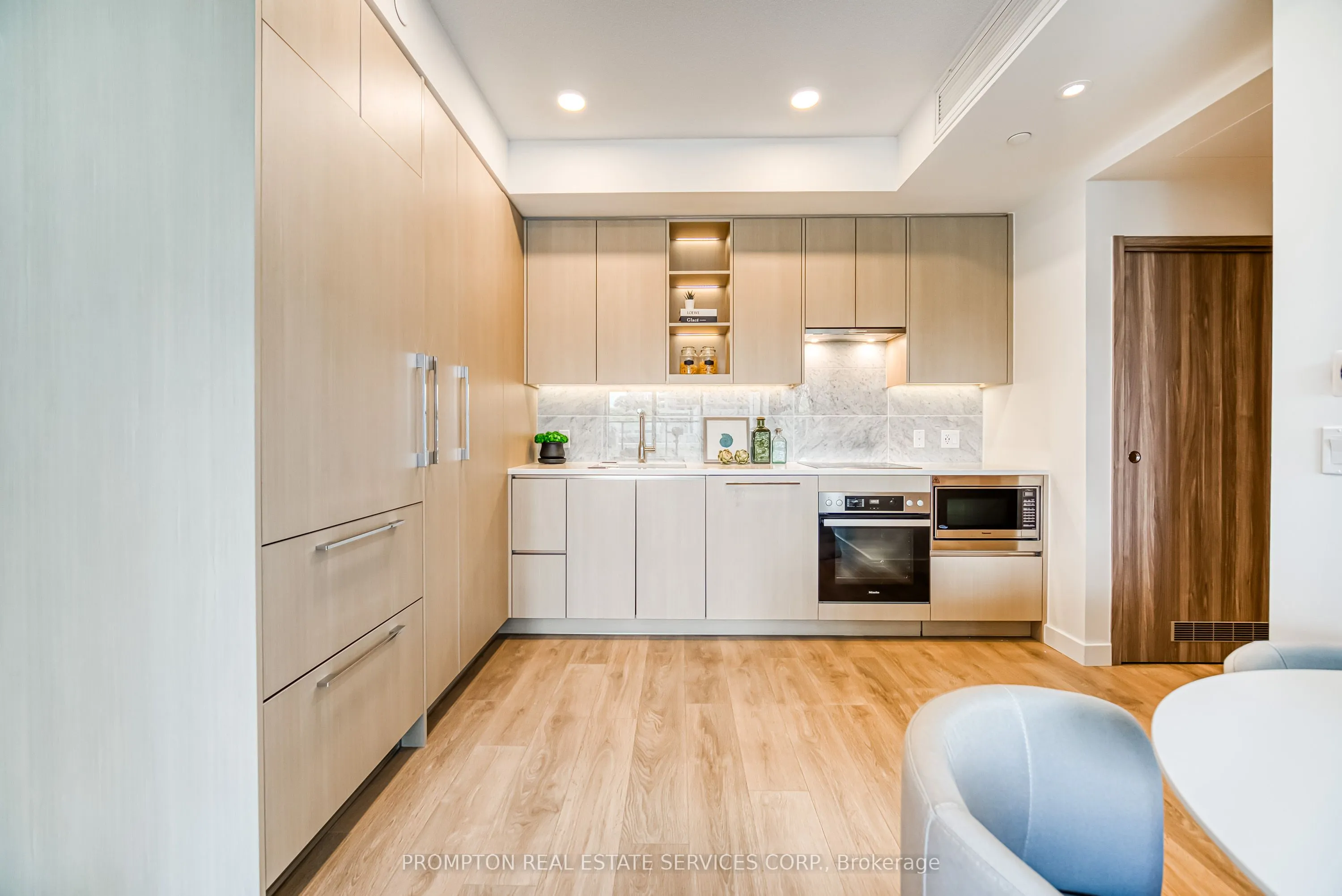 95 Mcmahon Drive, #609
