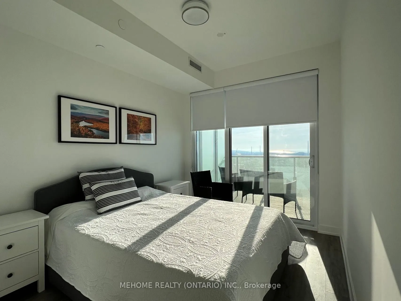 15 Queens Quay E, #01