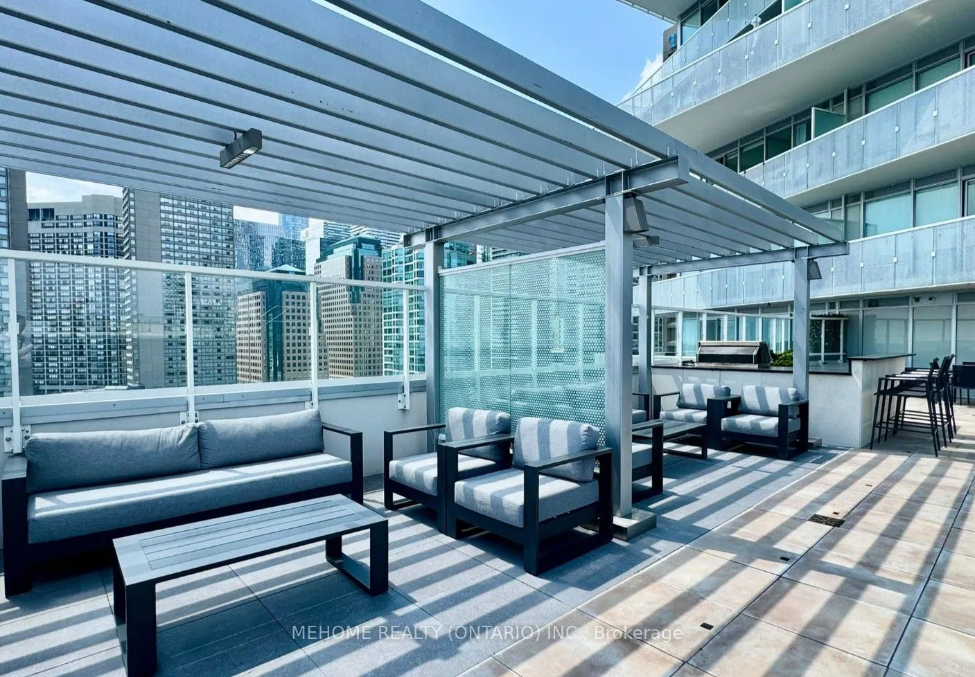 15 Queens Quay E, #01
