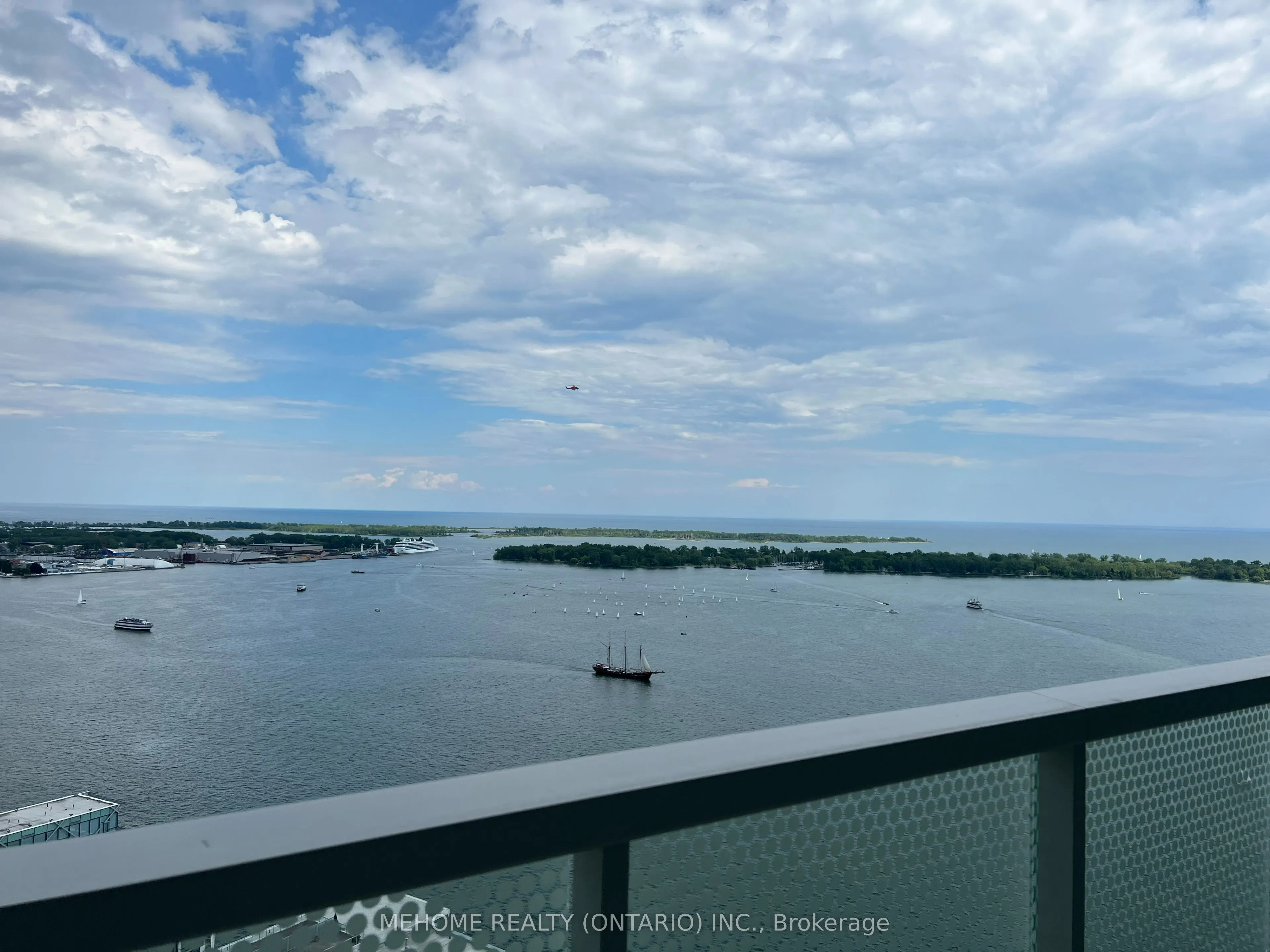 15 Queens Quay E, #01