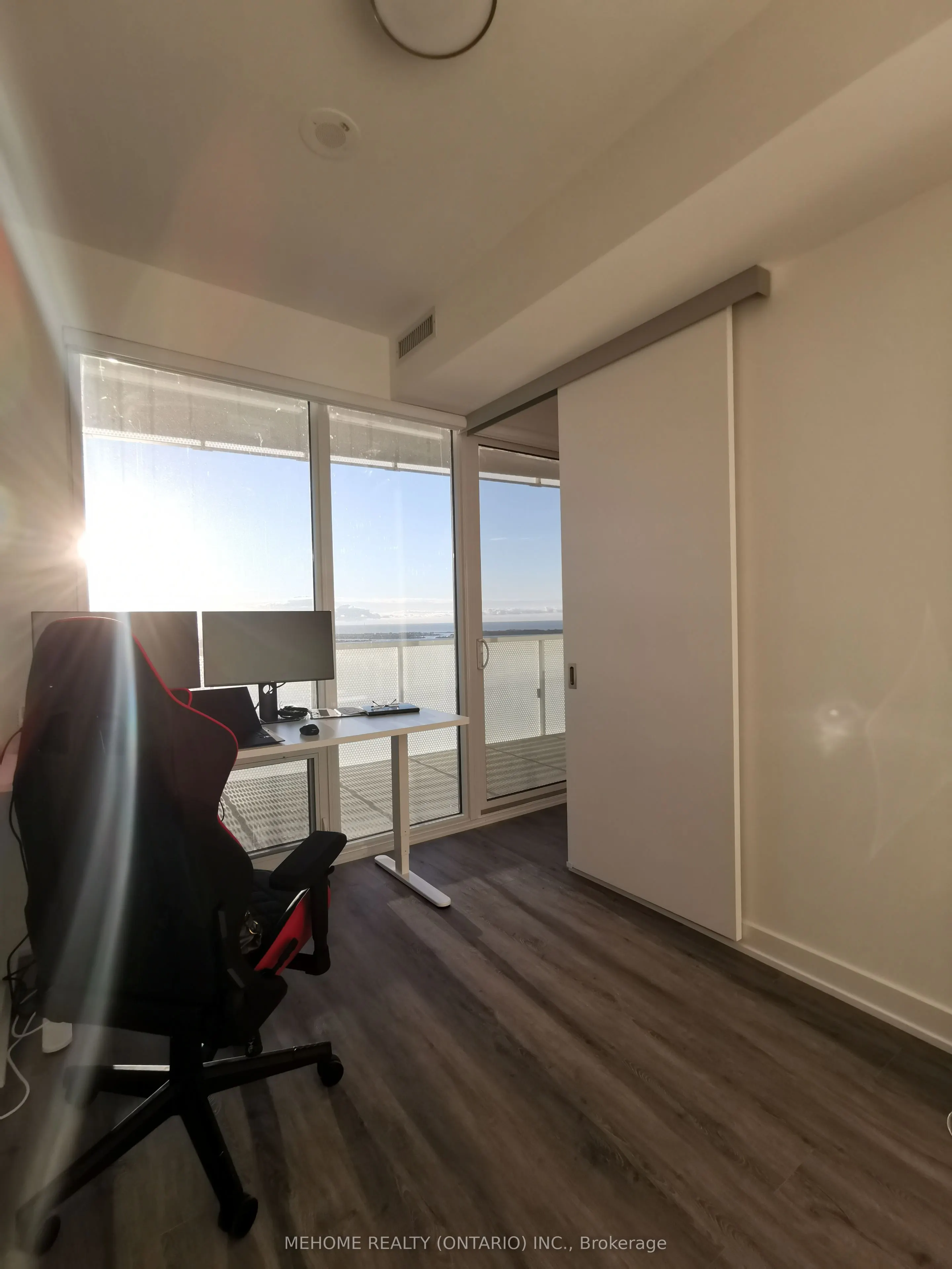 15 Queens Quay E, #01