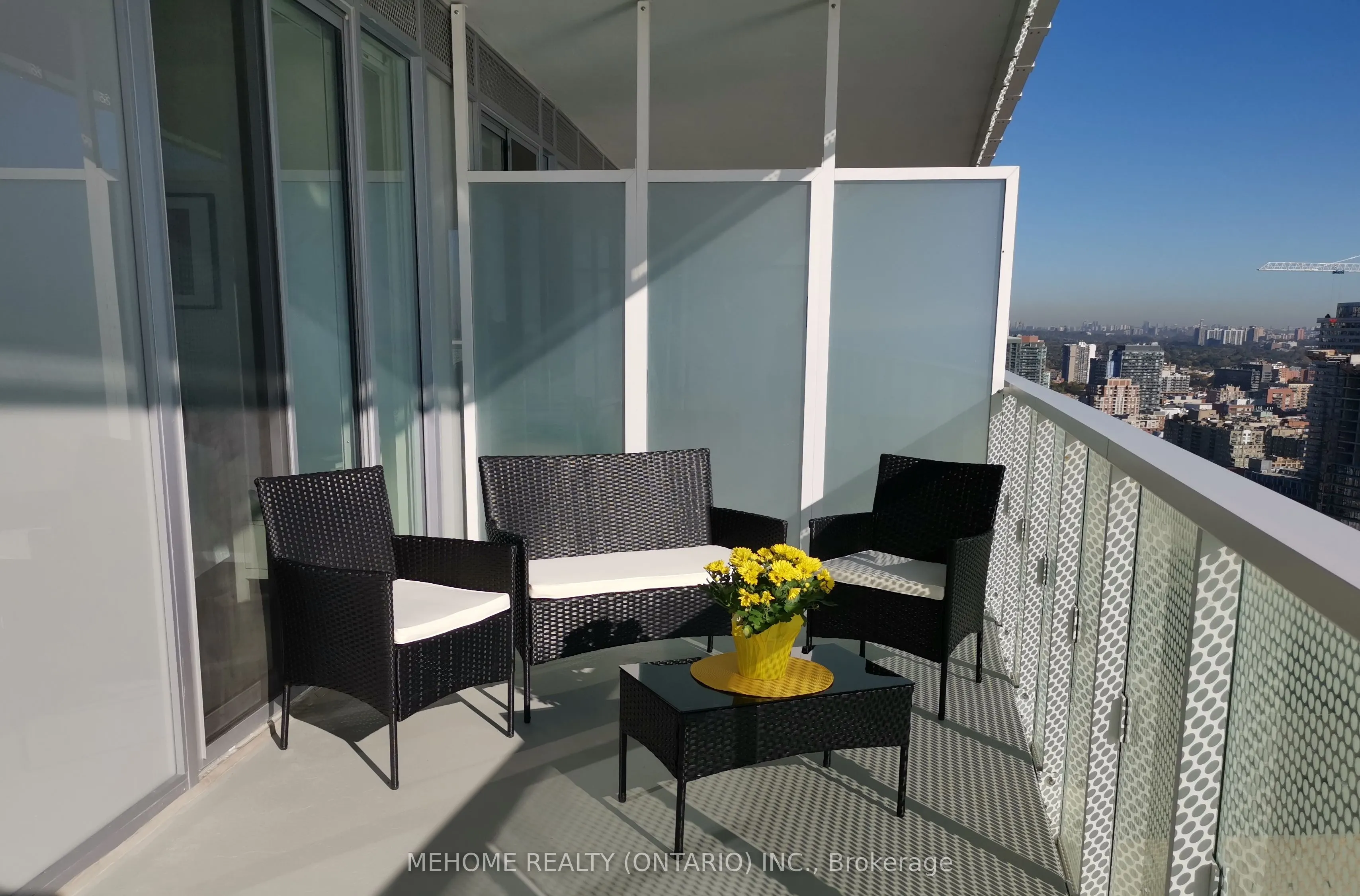15 Queens Quay E, #01