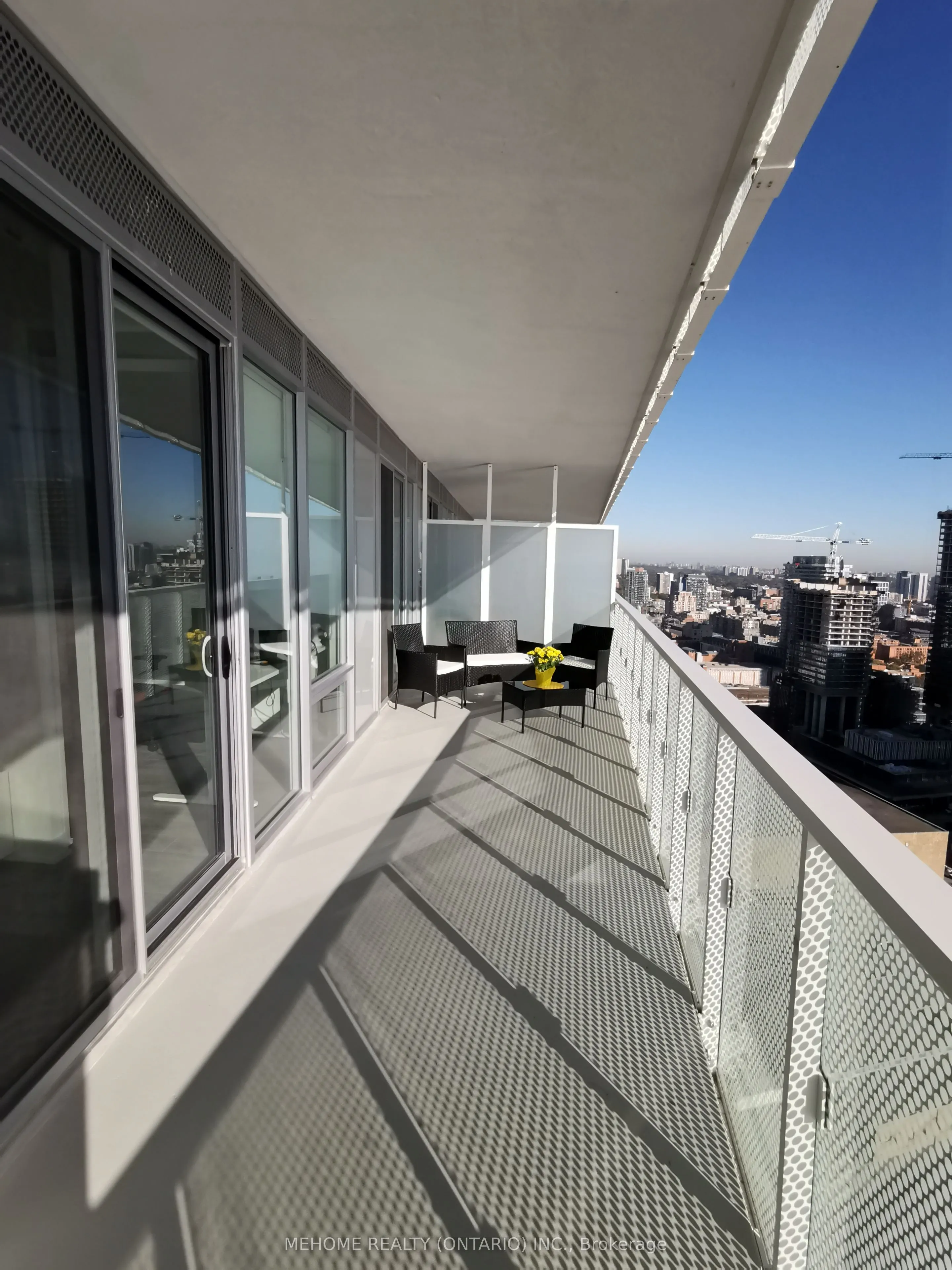 15 Queens Quay E, #01