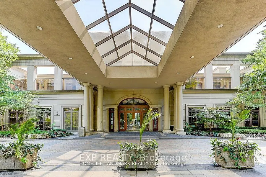 80 Harrison Garden Boulevard, #827