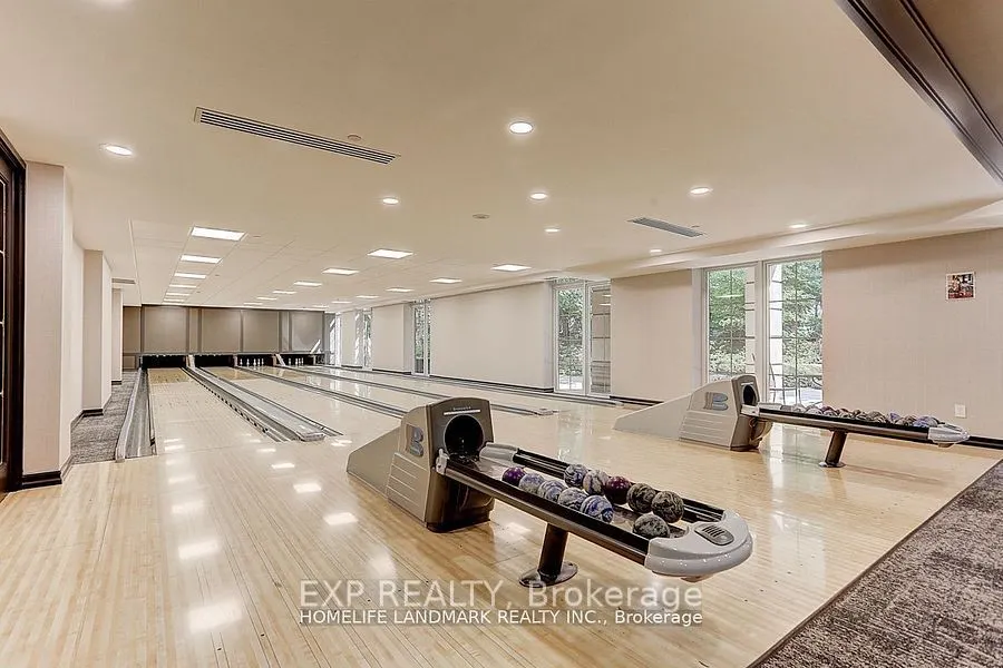 80 Harrison Garden Boulevard, #827