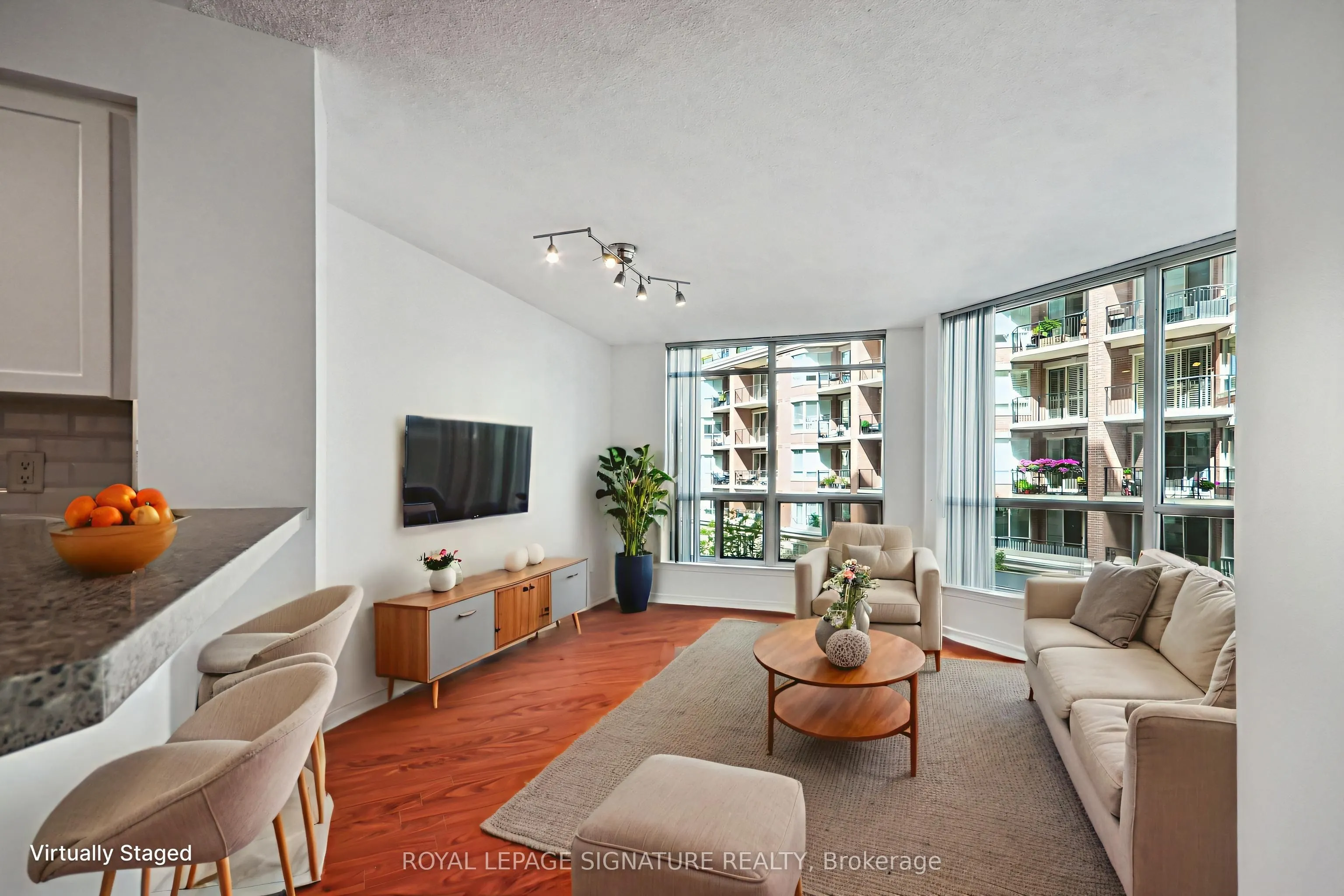 942 Yonge Street, #410