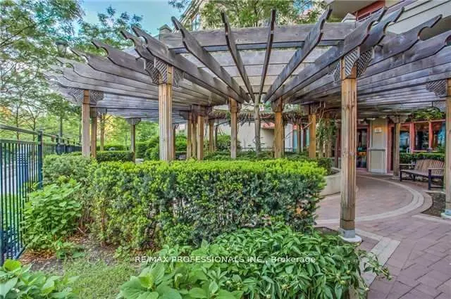 23 Rean Drive, #207