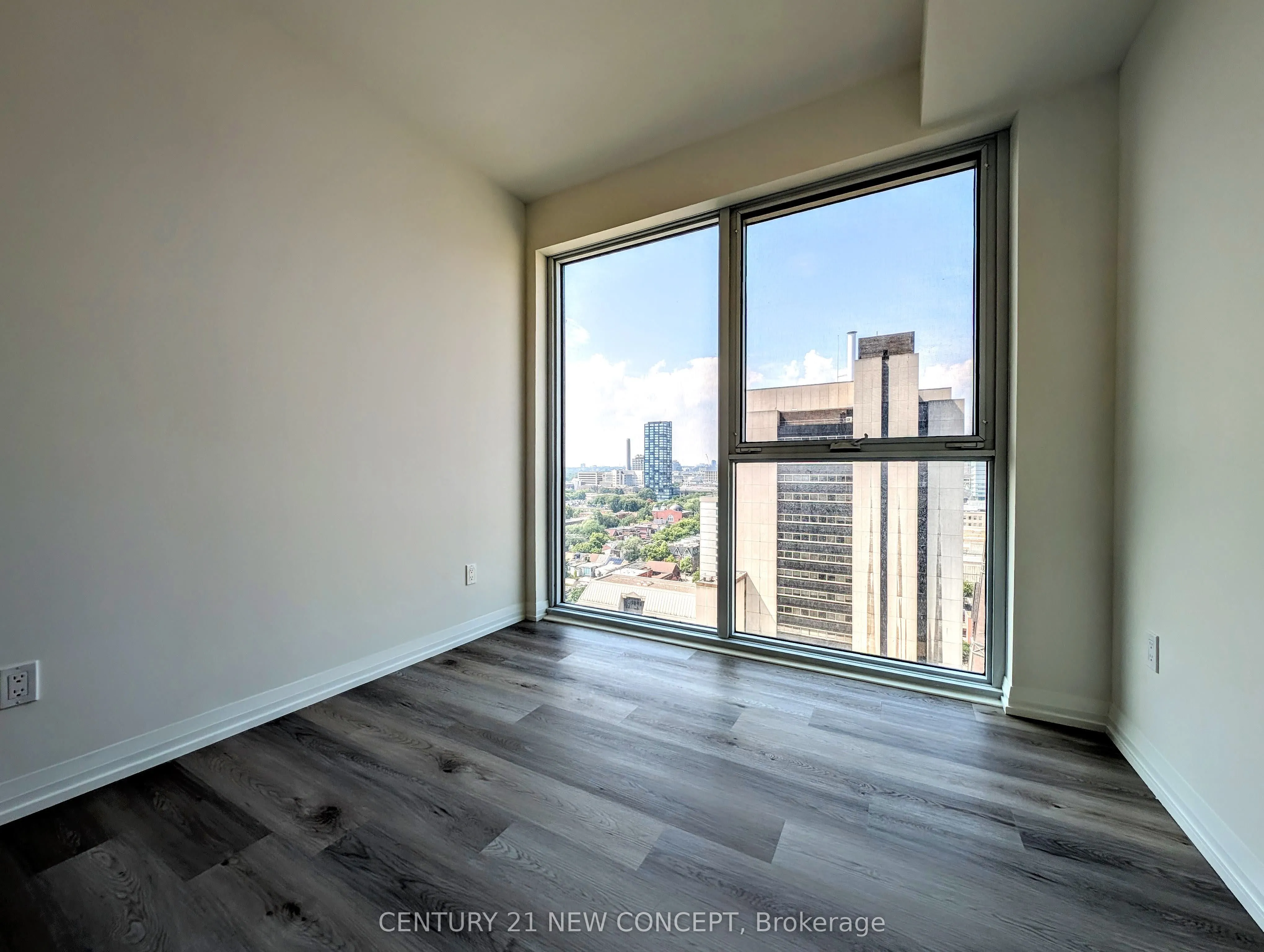280 Dundas Street W, #2802