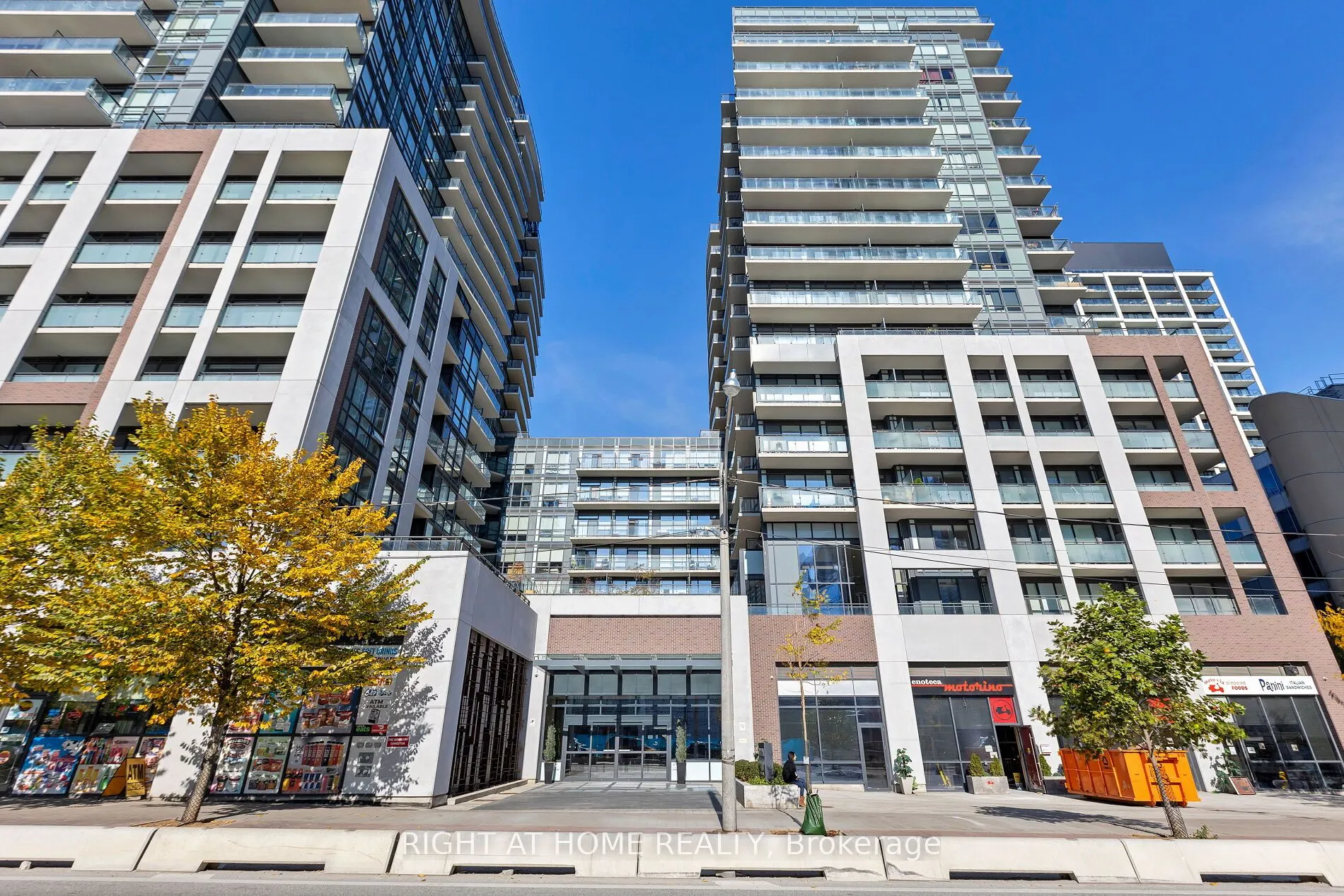 460 Adelaide Street E, #PH 216