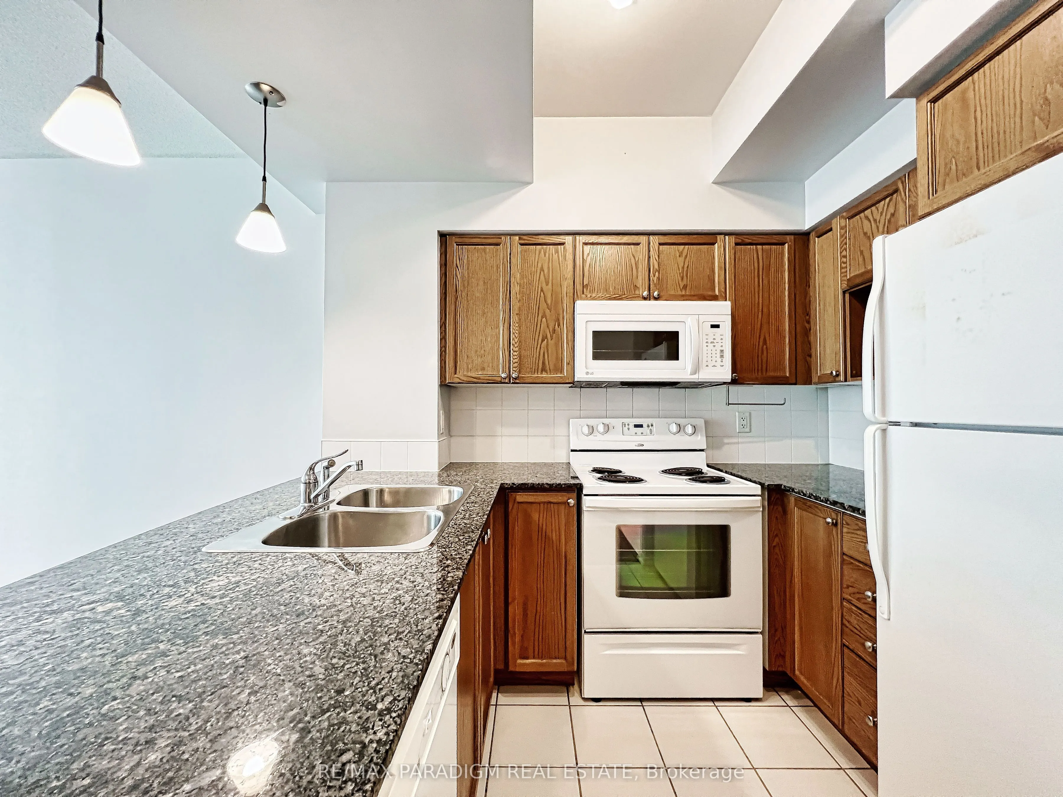 18 Yonge Street, #3713