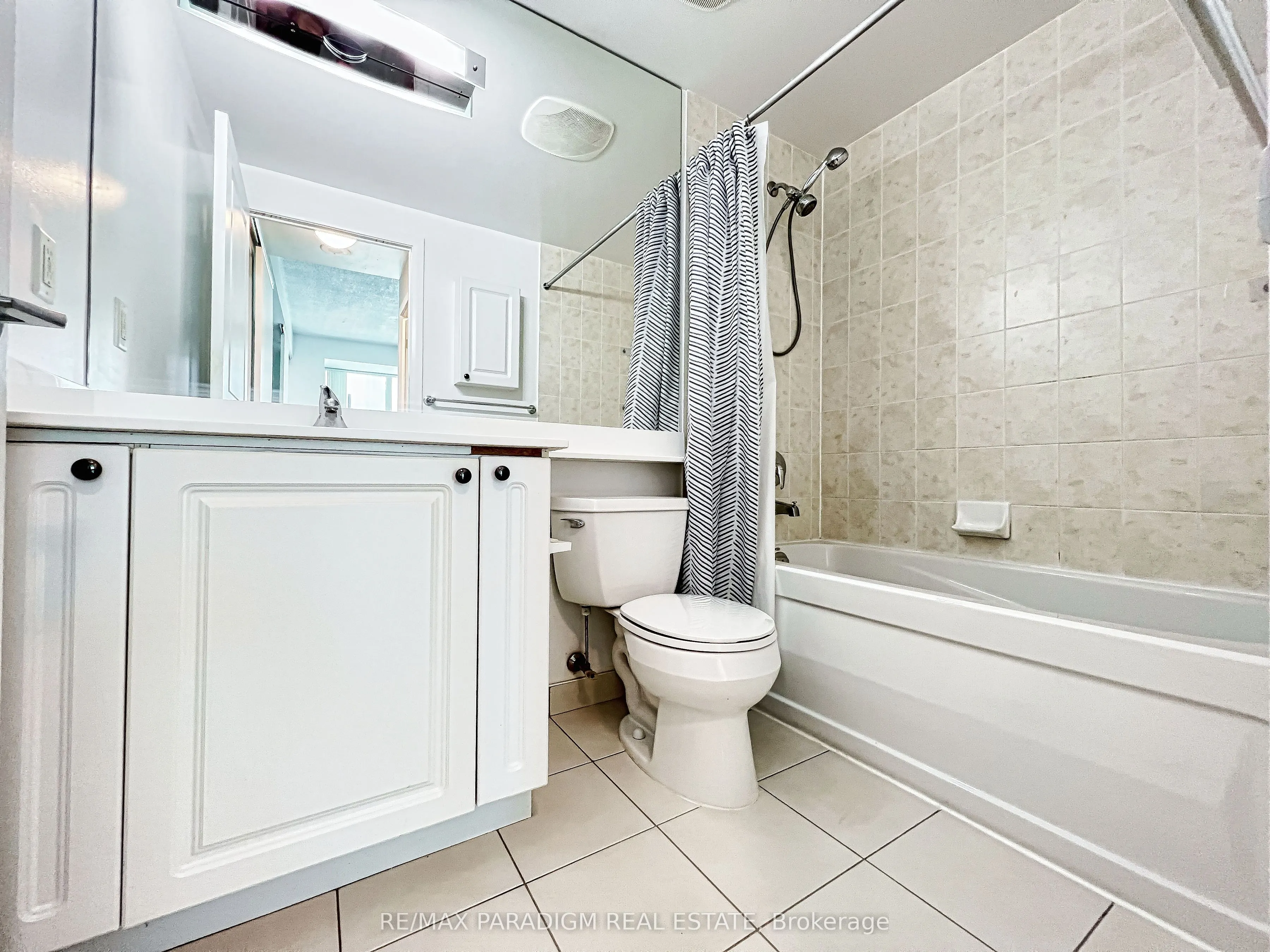 18 Yonge Street, #3713