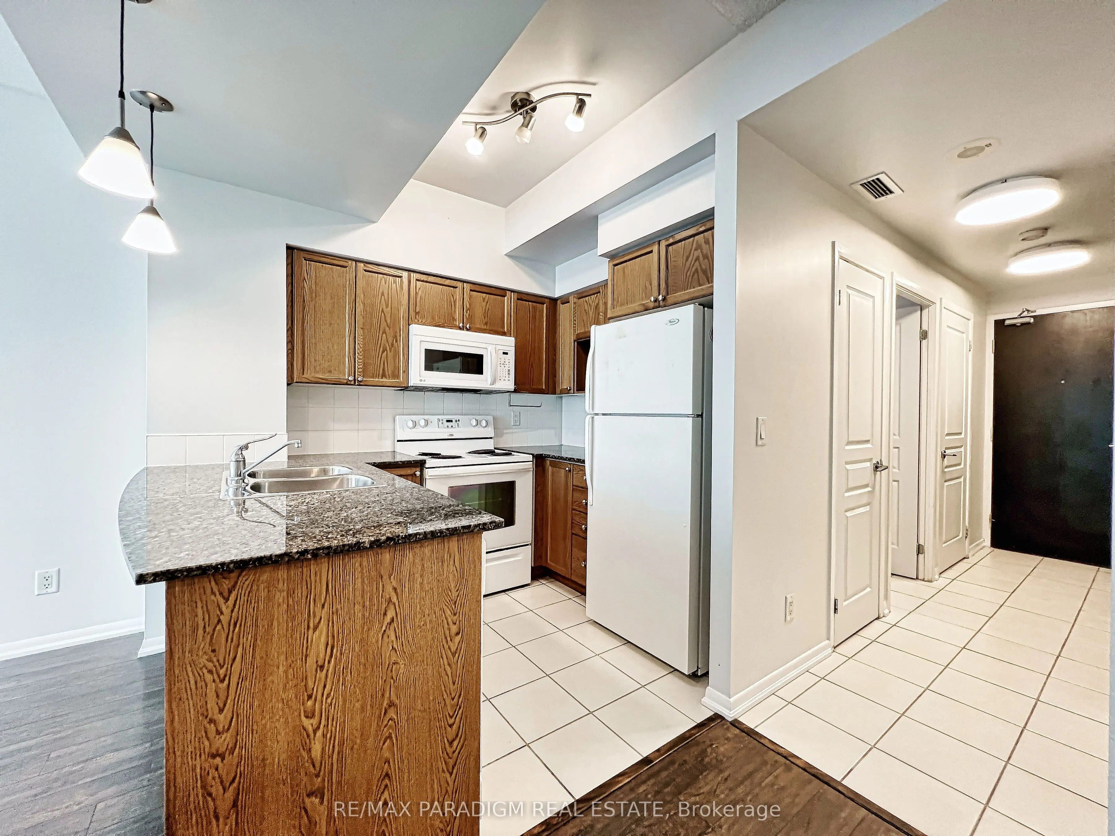 18 Yonge Street, #3713