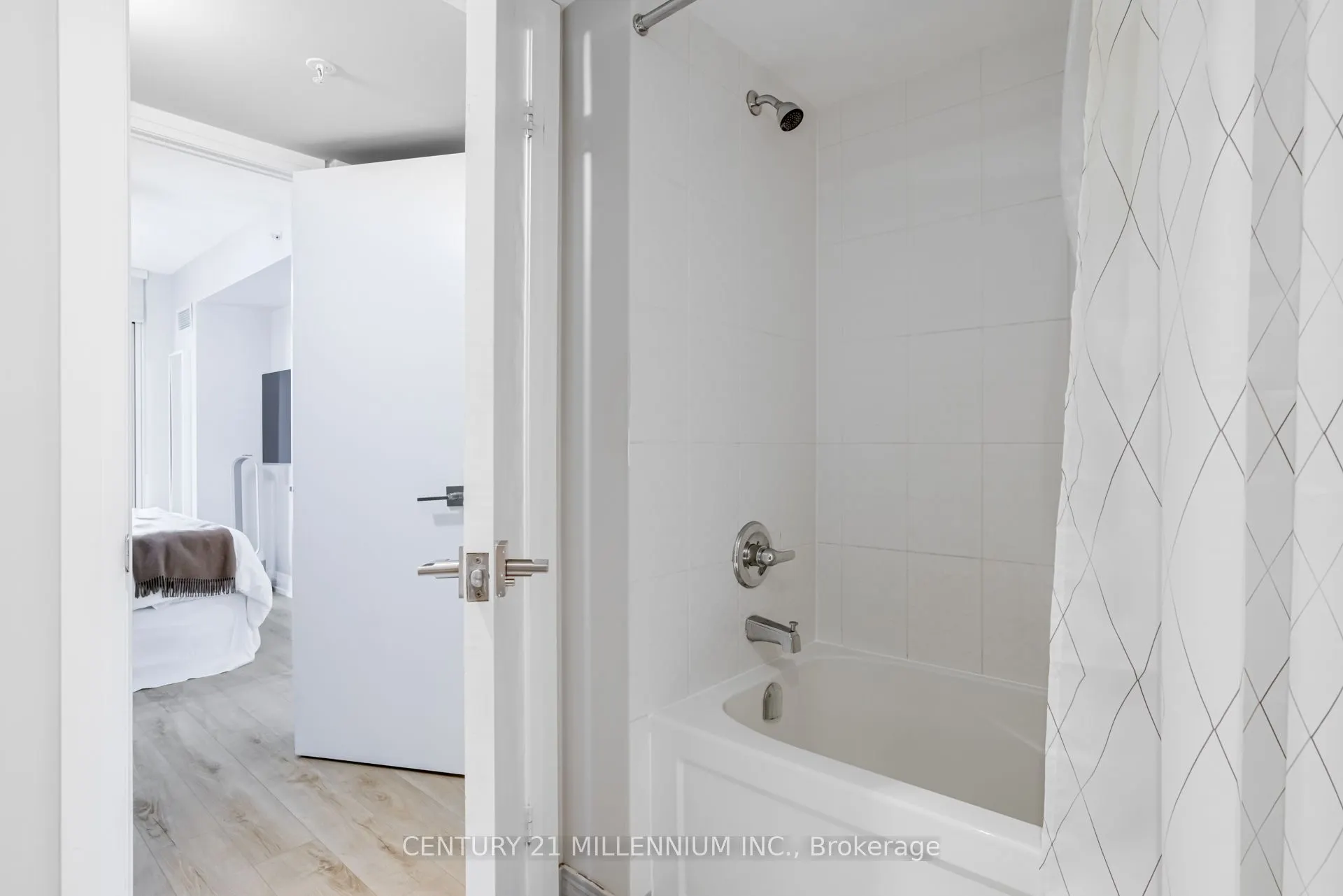 565 Wilson Avenue, #513
