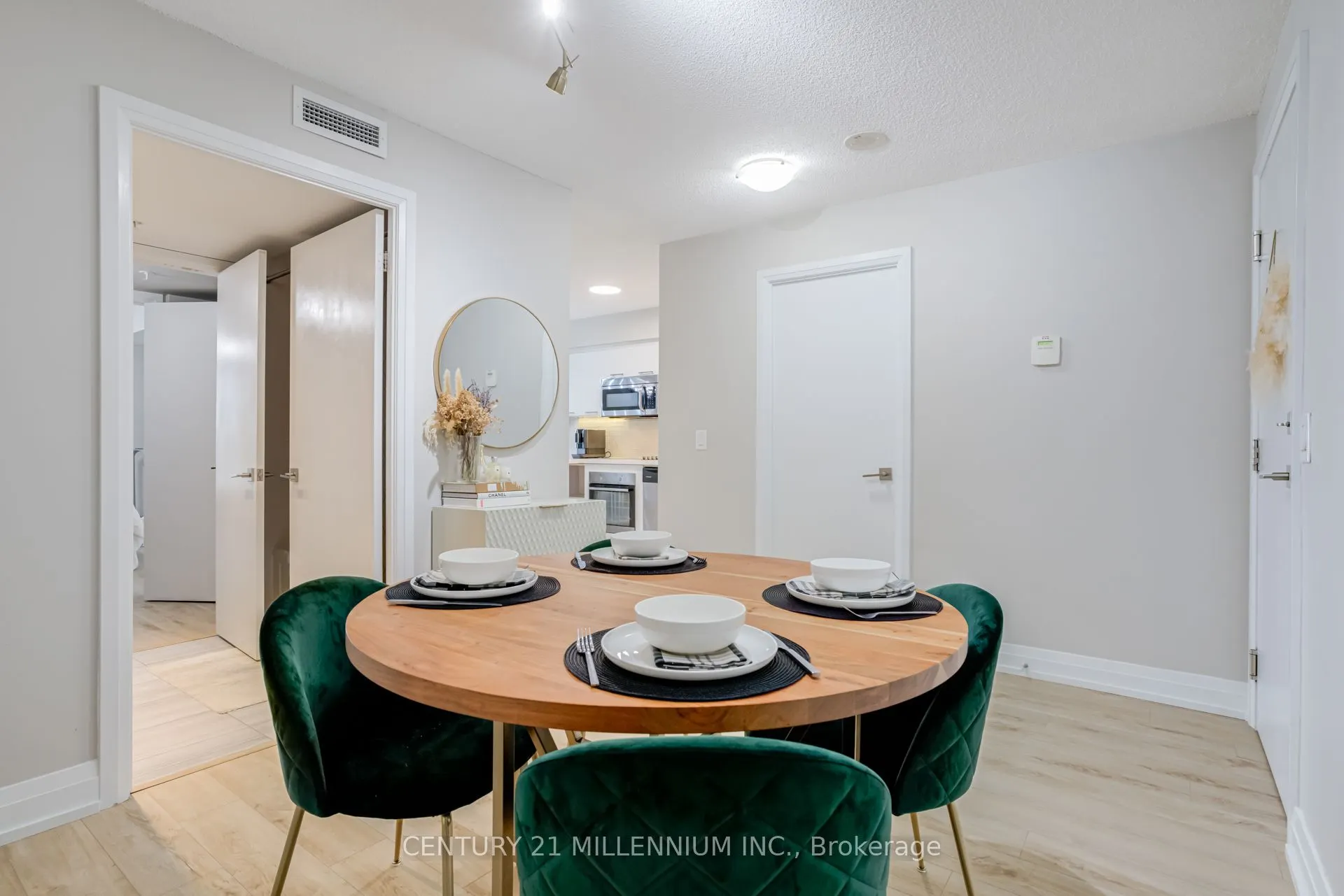 565 Wilson Avenue, #513