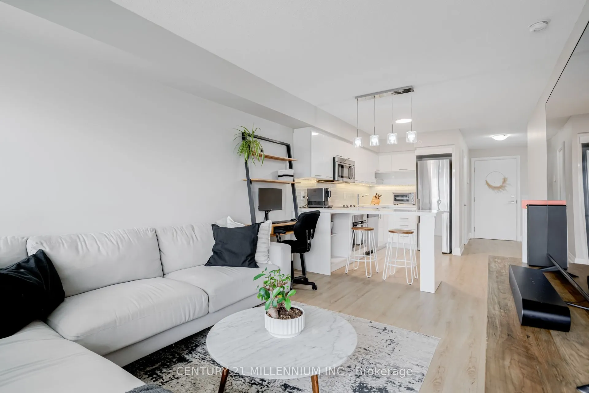 565 Wilson Avenue, #513
