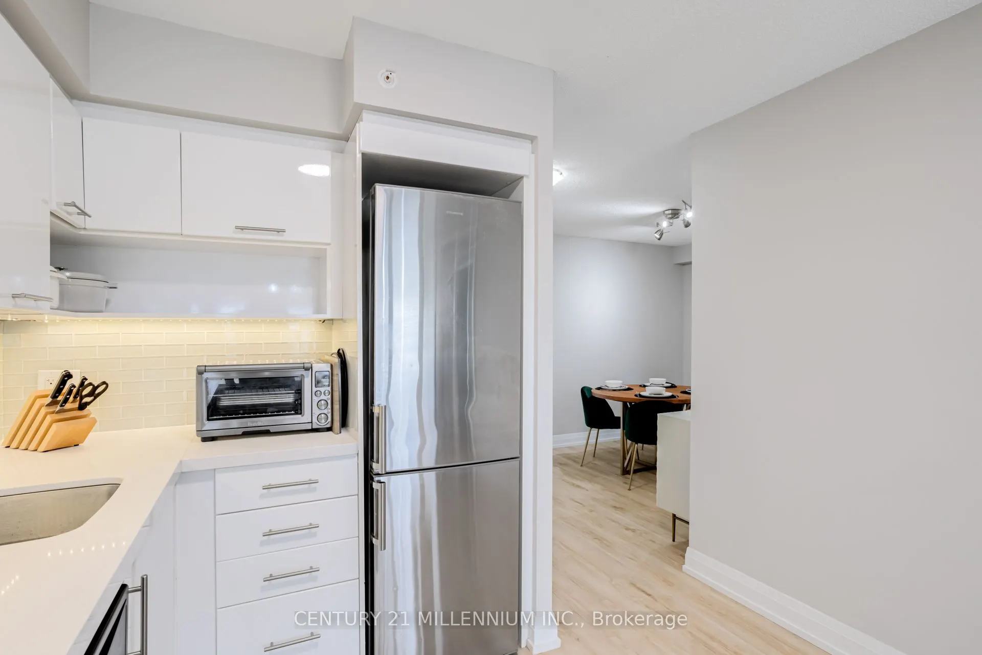 565 Wilson Avenue, #513